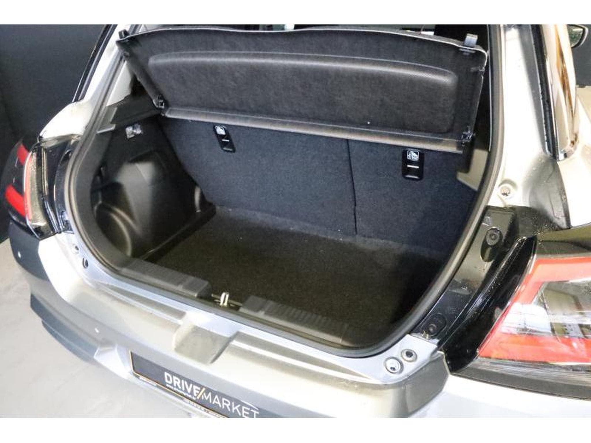Suzuki Swift GL+ (2026) - Photo 7
