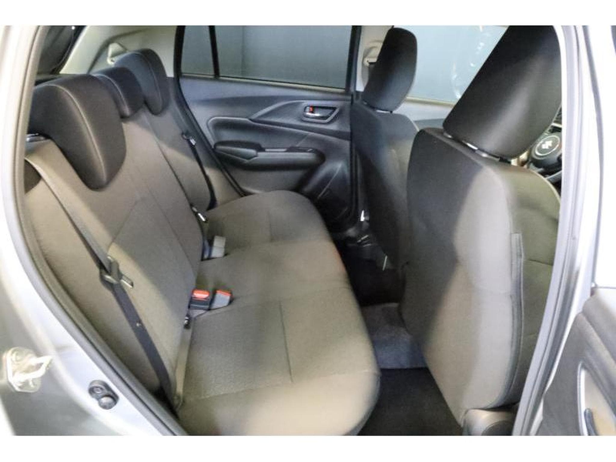 Suzuki Swift GL+ (2026) - Photo 8