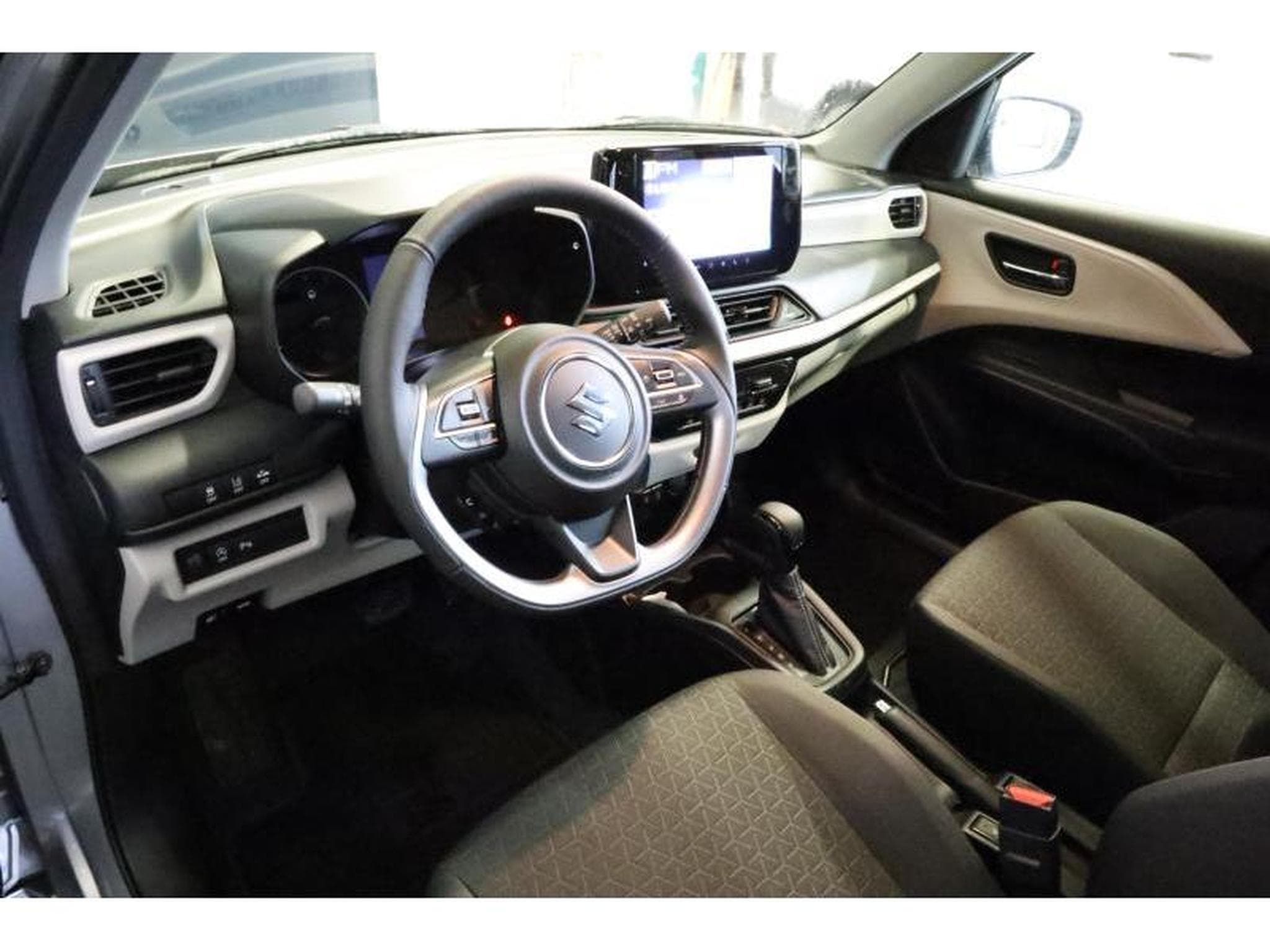 Suzuki Swift GL+ (2026) - Photo 9