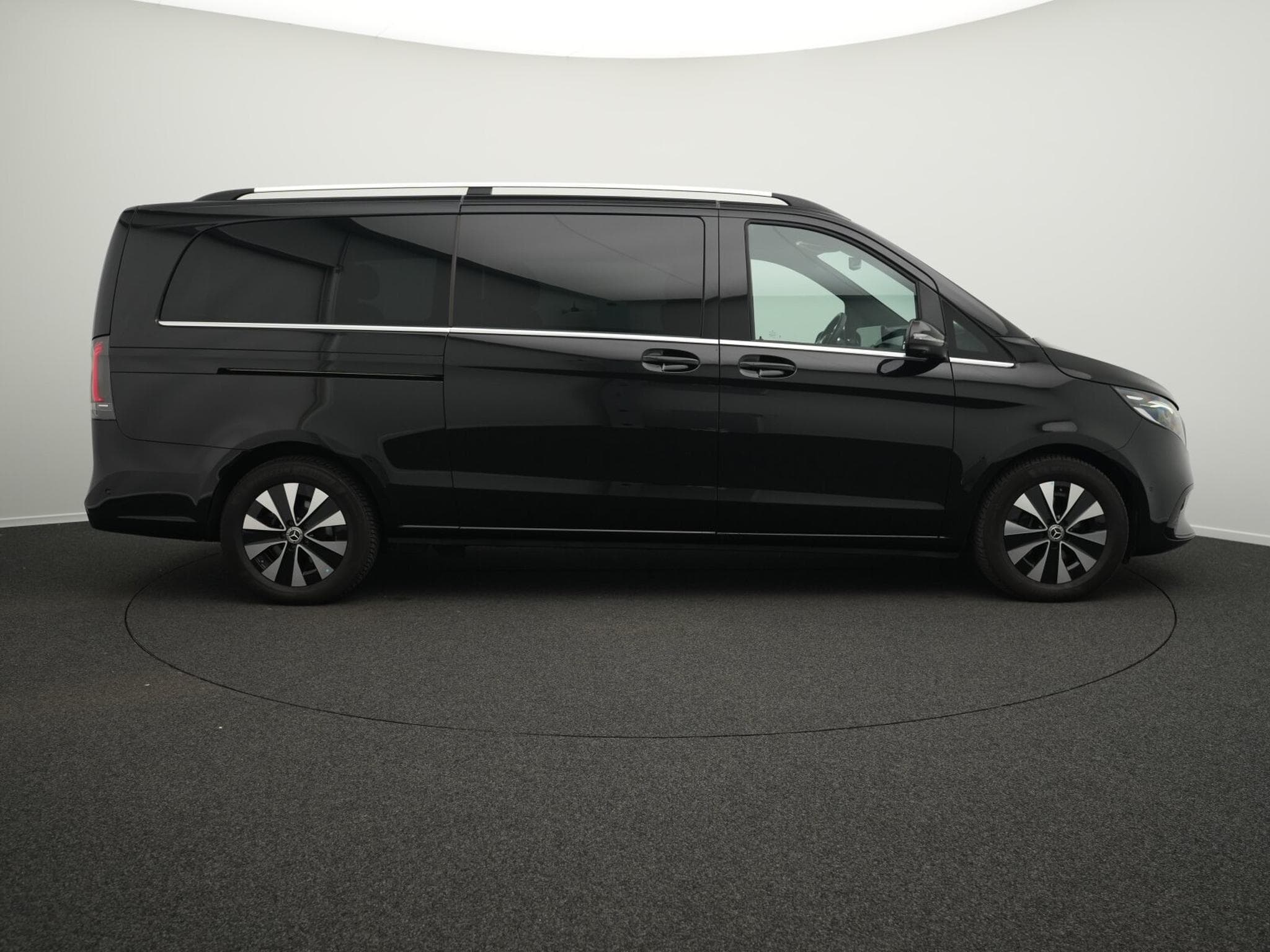 Mercedes V d RWD Avantgarde extralang (2024) - Photo 5