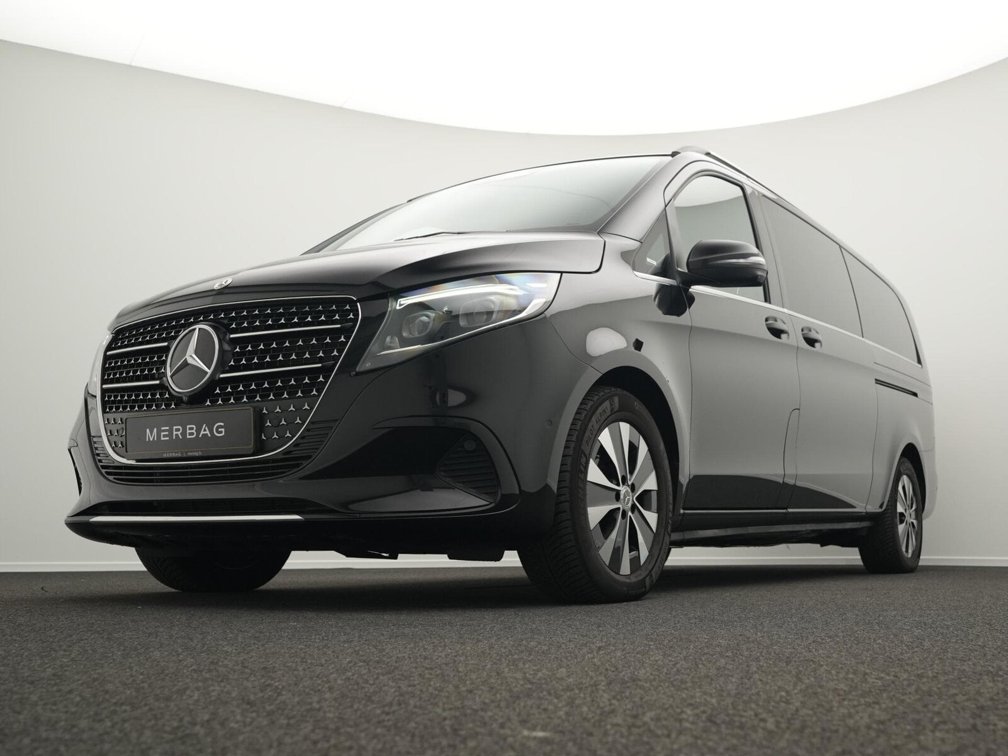 Mercedes V d RWD Avantgarde extralang (2024) - Photo 8