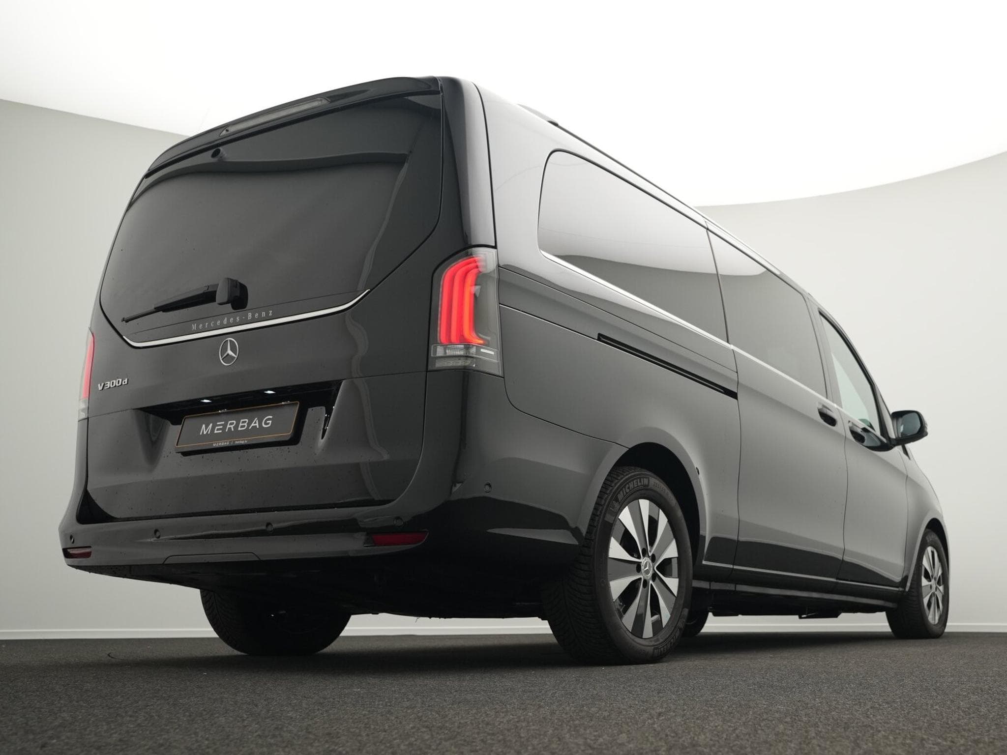 Mercedes V d RWD Avantgarde extralang (2024) - Photo 9