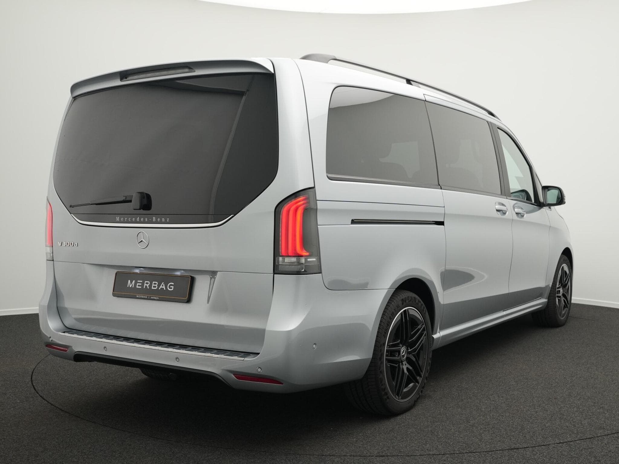 Mercedes V d RWD Avantgarde lang (2024) - Photo 3