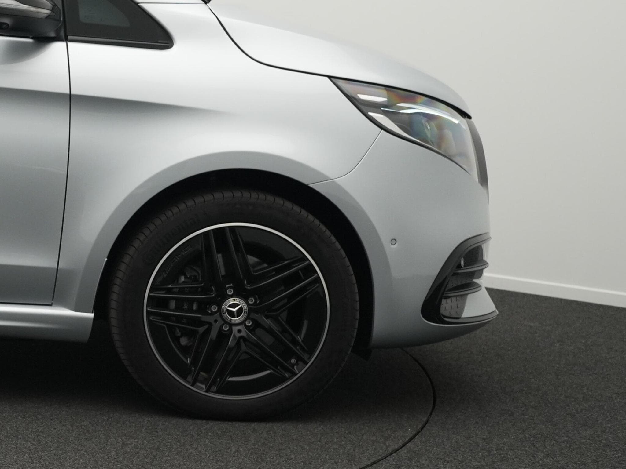 Mercedes V d RWD Avantgarde lang (2024) - Photo 6
