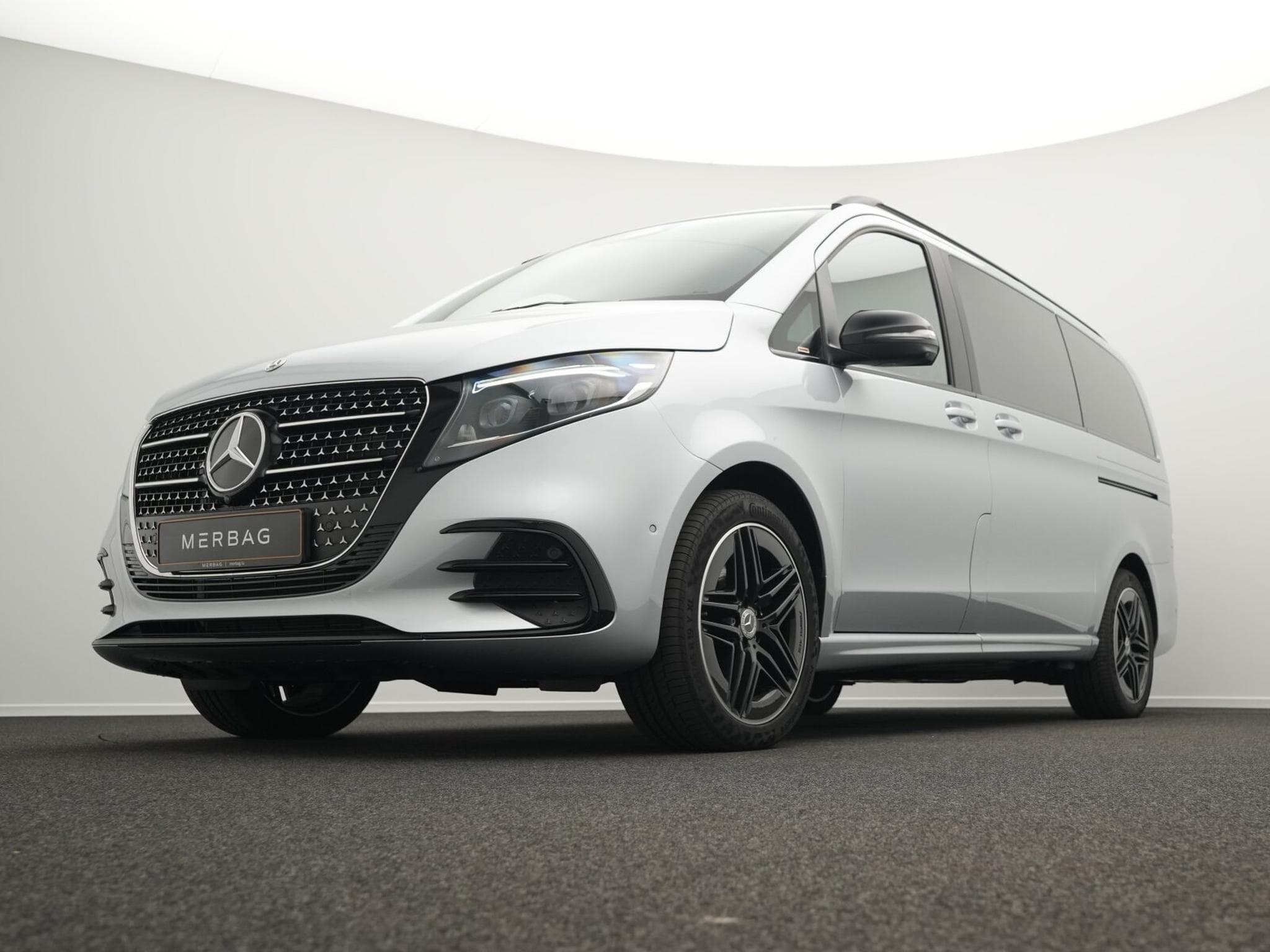 Mercedes V d RWD Avantgarde lang (2024) - Photo 8