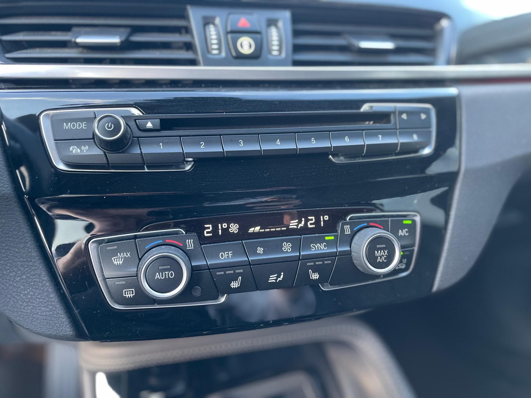 BMW X1 20i xDrive XLine Auto (2016) - Photo 12