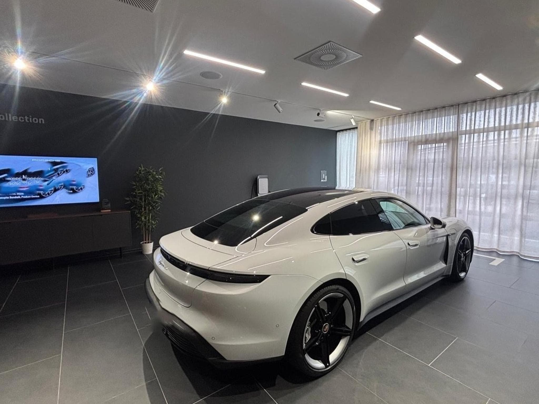Porsche Taycan 4S Performance Plus (2020) - Photo 2