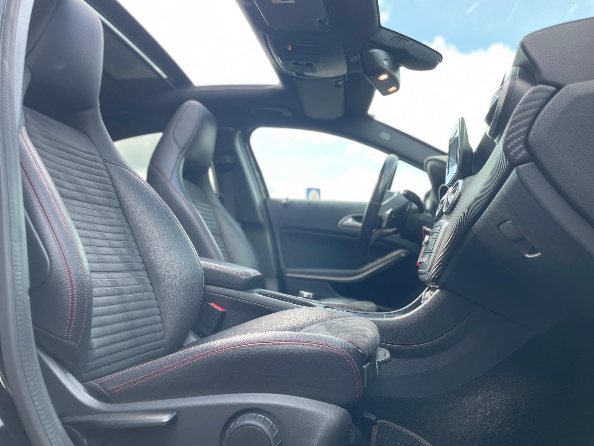 Mercedes A 180 d AMG Line 7G-DCT Toit Ouvrant (2016) - Photo 4