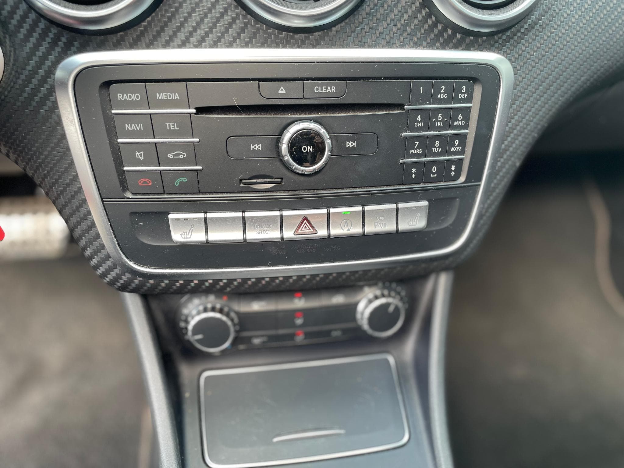 Mercedes A 180 d AMG Line 7G-DCT Toit Ouvrant (2016) - Photo 10