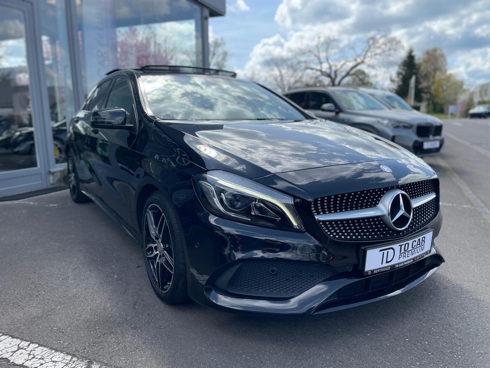 Mercedes A 180 d AMG Line 7G-DCT Toit Ouvrant (2016) - Photo 3