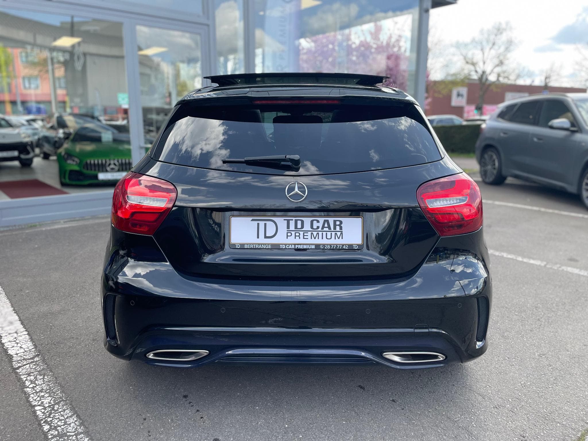 Mercedes A 180 d AMG Line 7G-DCT Toit Ouvrant (2016) - Photo 14