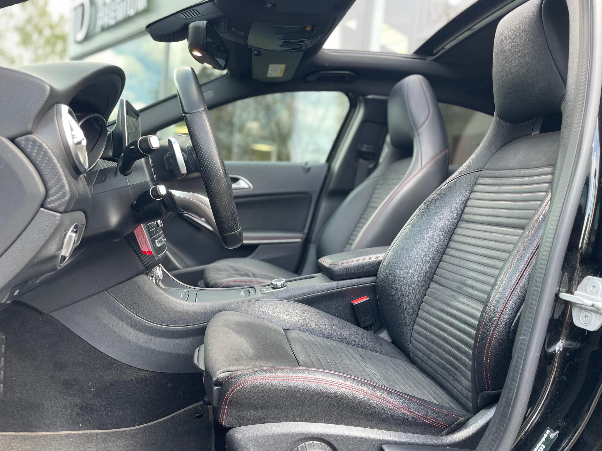 Mercedes A 180 d AMG Line 7G-DCT Toit Ouvrant (2016) - Photo 7