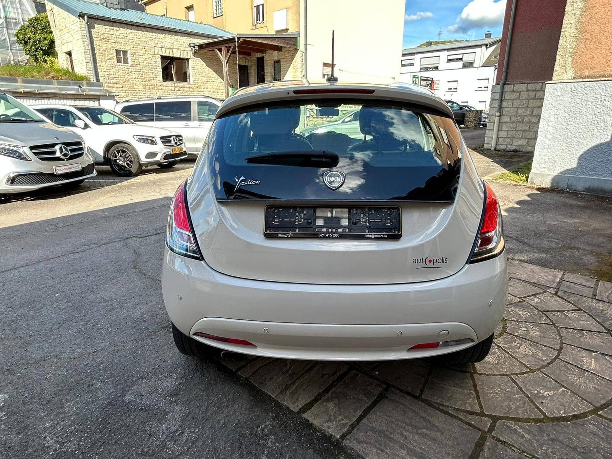 Lancia Ypsilon 1.2 Essence 5 Portes (2015) - Photo 5