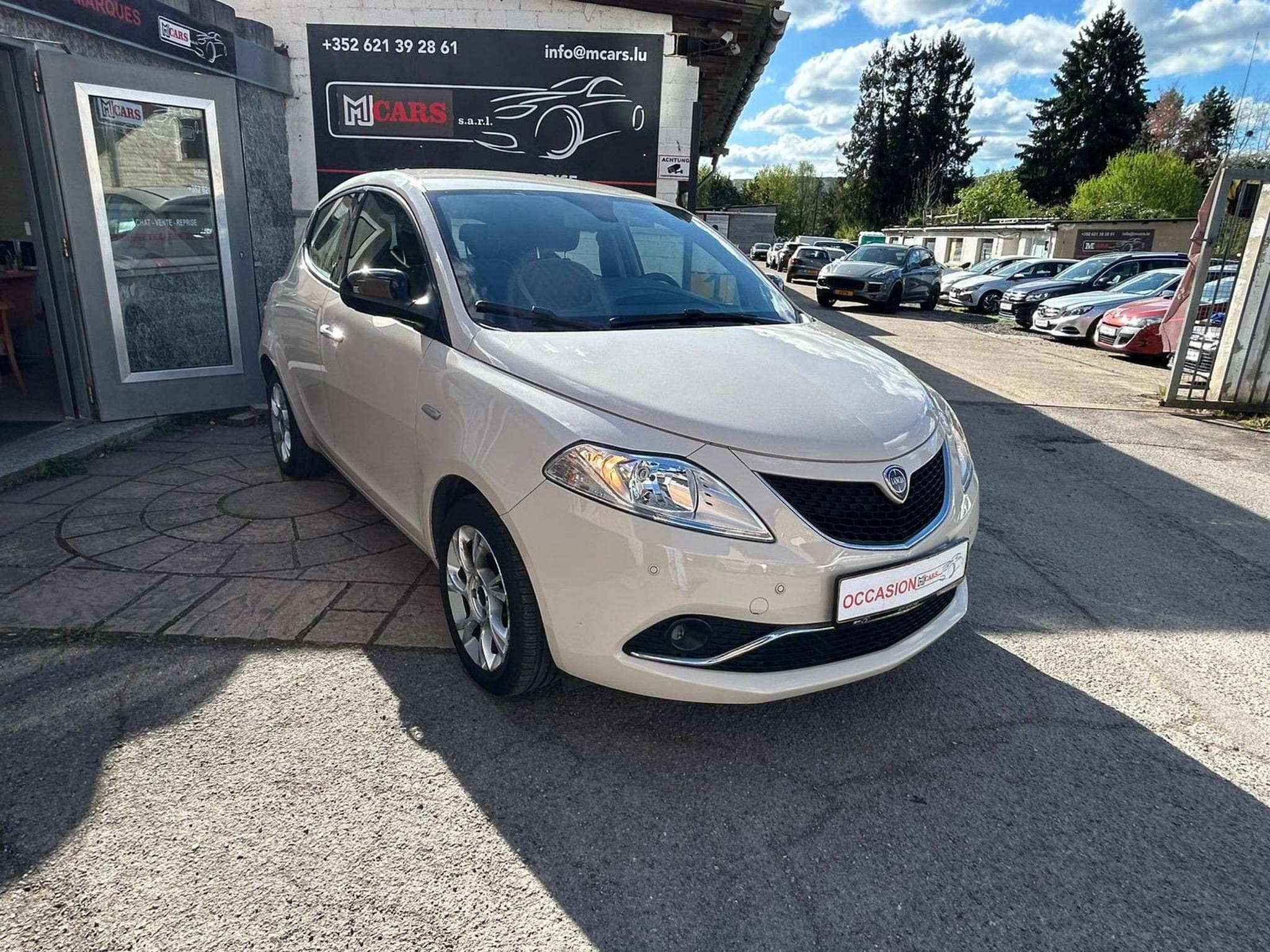 Lancia Ypsilon 1.2 Essence 5 Portes (2015) - Photo 7