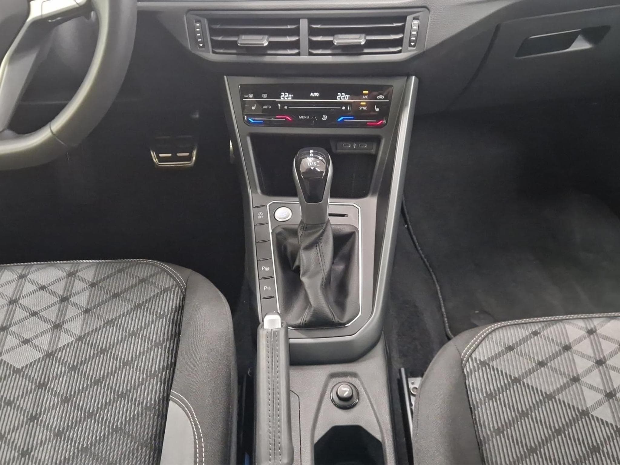 VW Taigo R-LINE (2024) - Photo 12