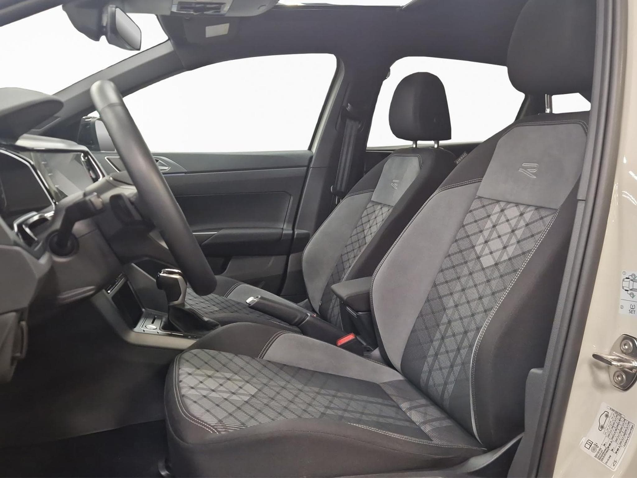 VW Taigo R-LINE (2024) - Photo 9