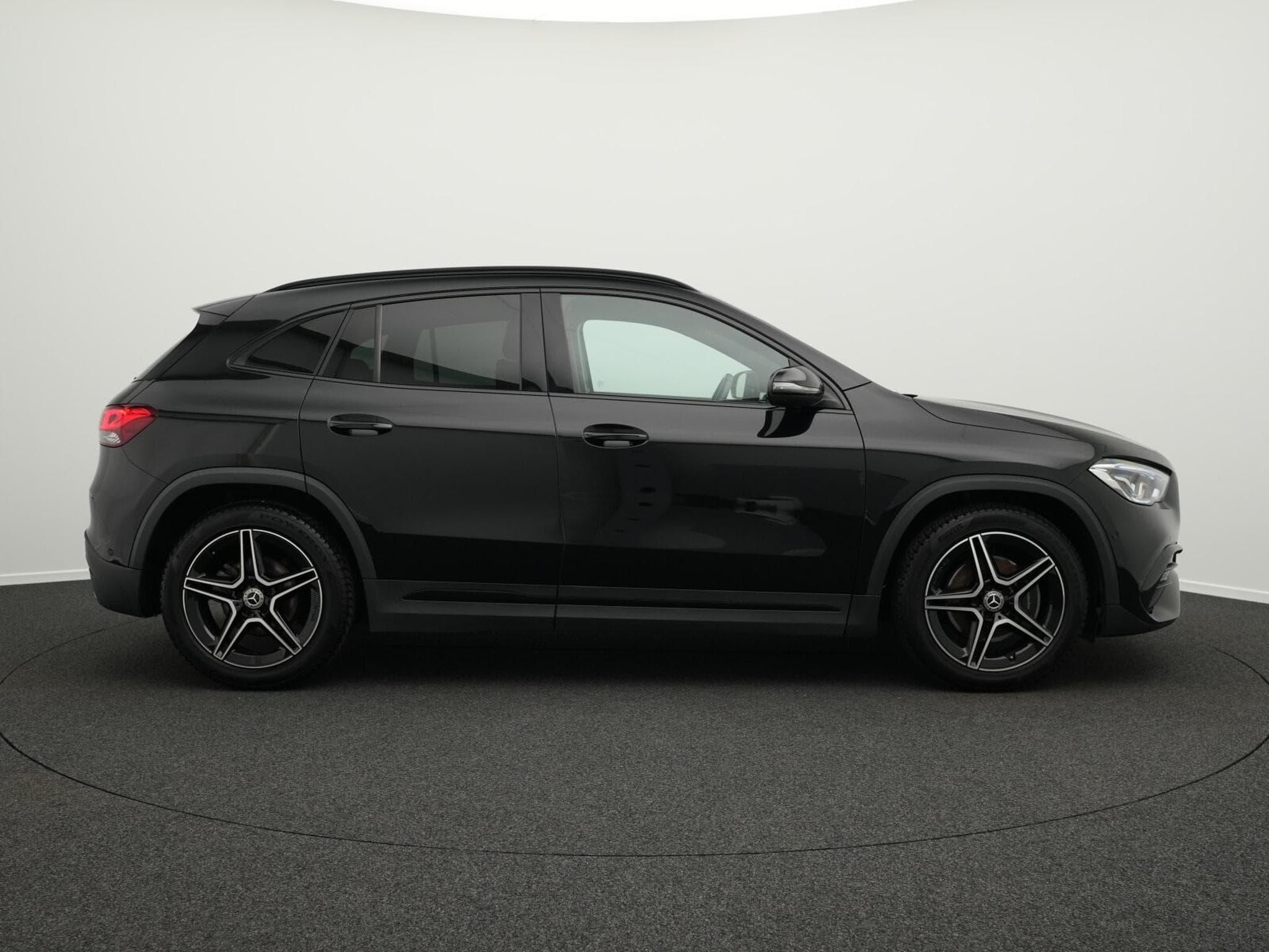 Mercedes GLA 180 AMG-Line LED+Kamera+Night+AHK+19" (2020) - Photo 5