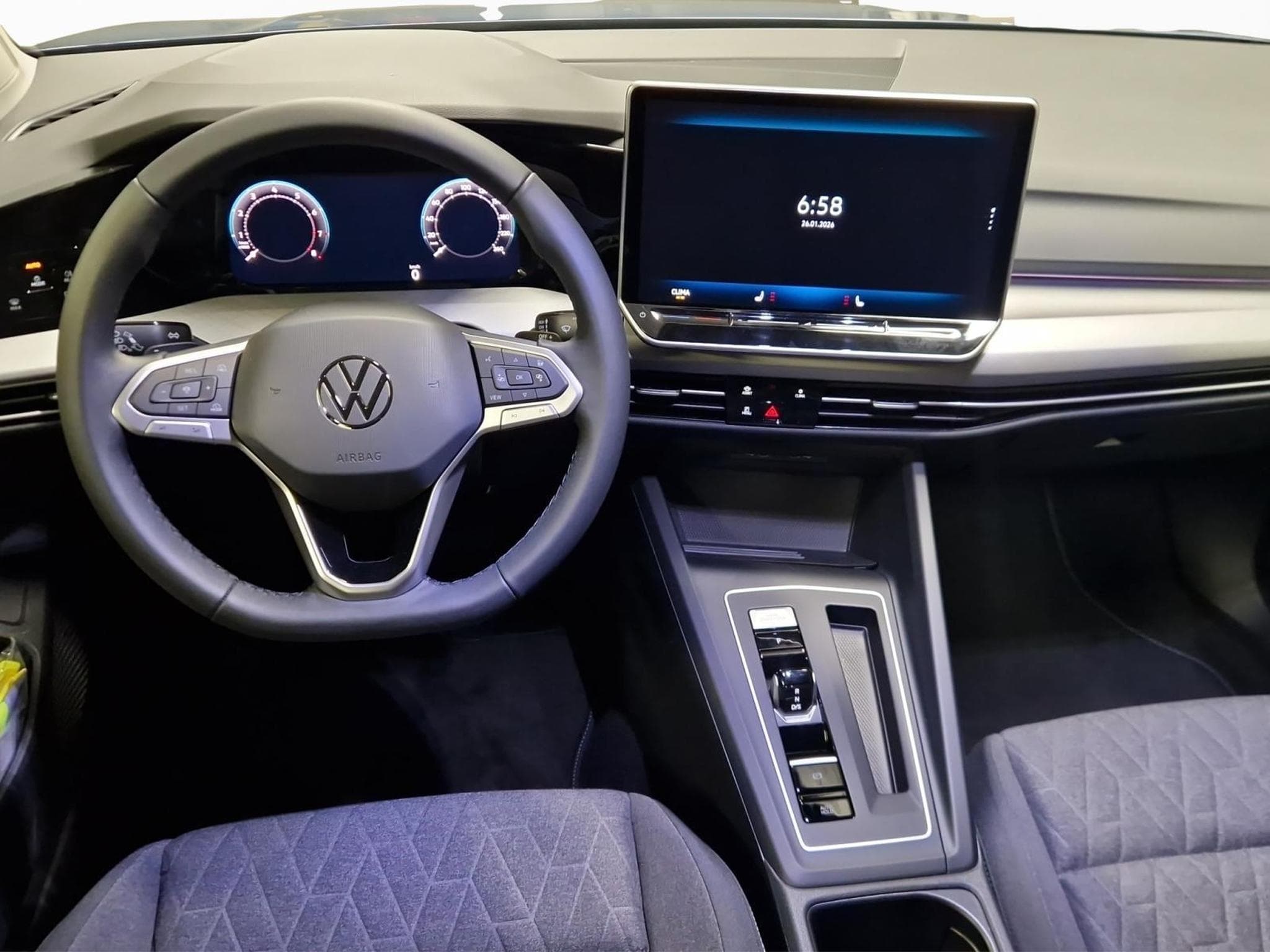 VW Golf LIFE (2026) - Photo 2