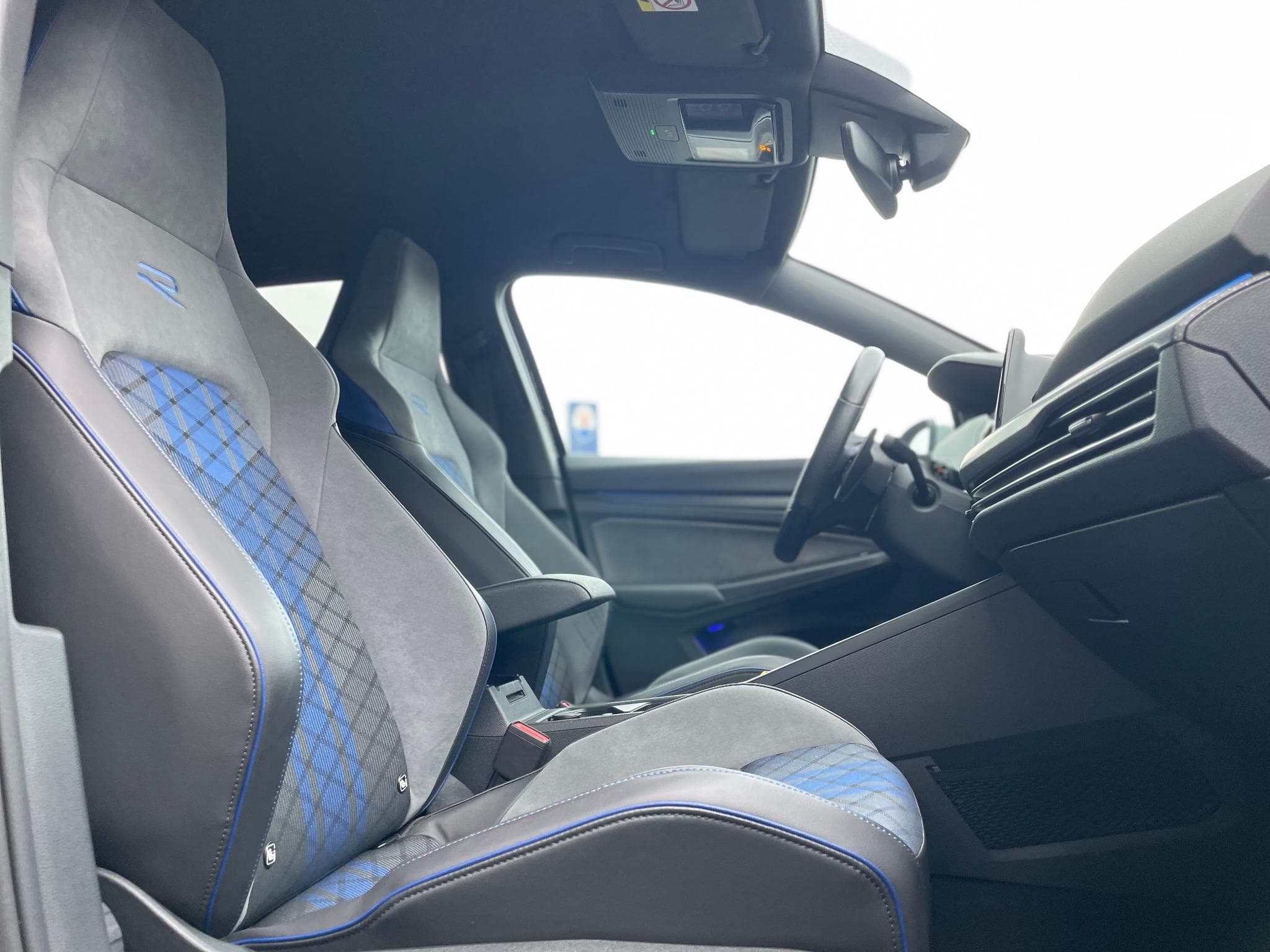 VW Golf 8 R DSG 4Motion Performance (2021) - Photo 4