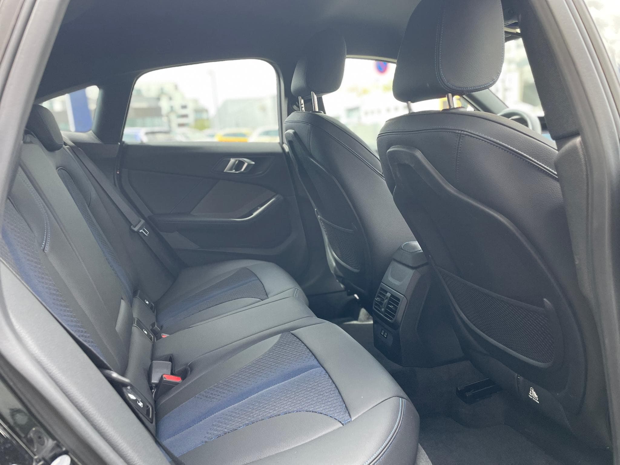 BMW 218 Gran Coupé i Pack M Auto (2024) - Photo 5