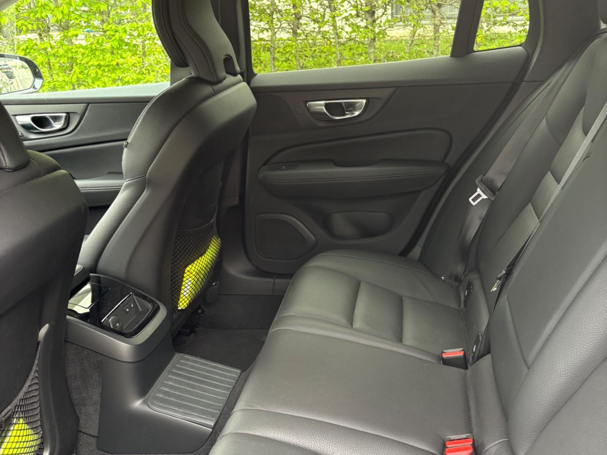 Volvo V60 T6 Plus Dark / Plug-in-Hybrid (2024) - Photo 4