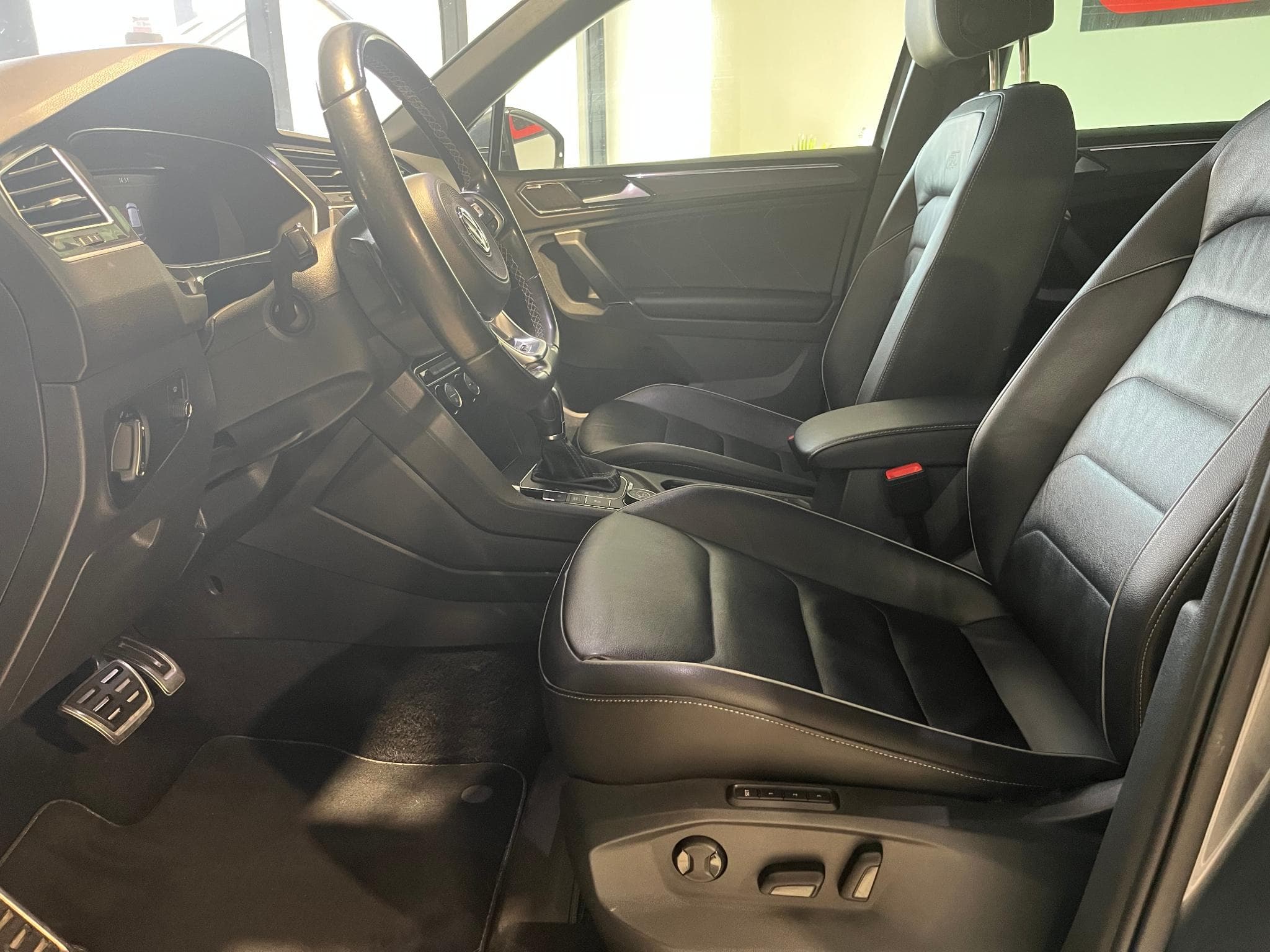VW Tiguan 2.0 BI-TDI 240ch R-Line 4Motion DSG CARPLAY (2017) - Photo 12
