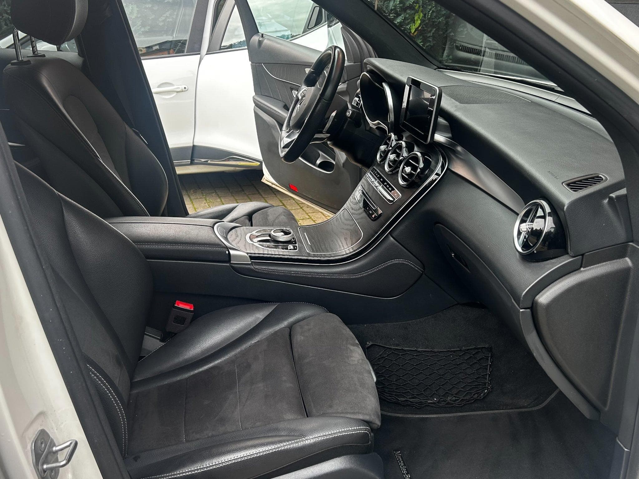 Mercedes GLC 250 AMG 4 MATIC (2019) - Photo 10