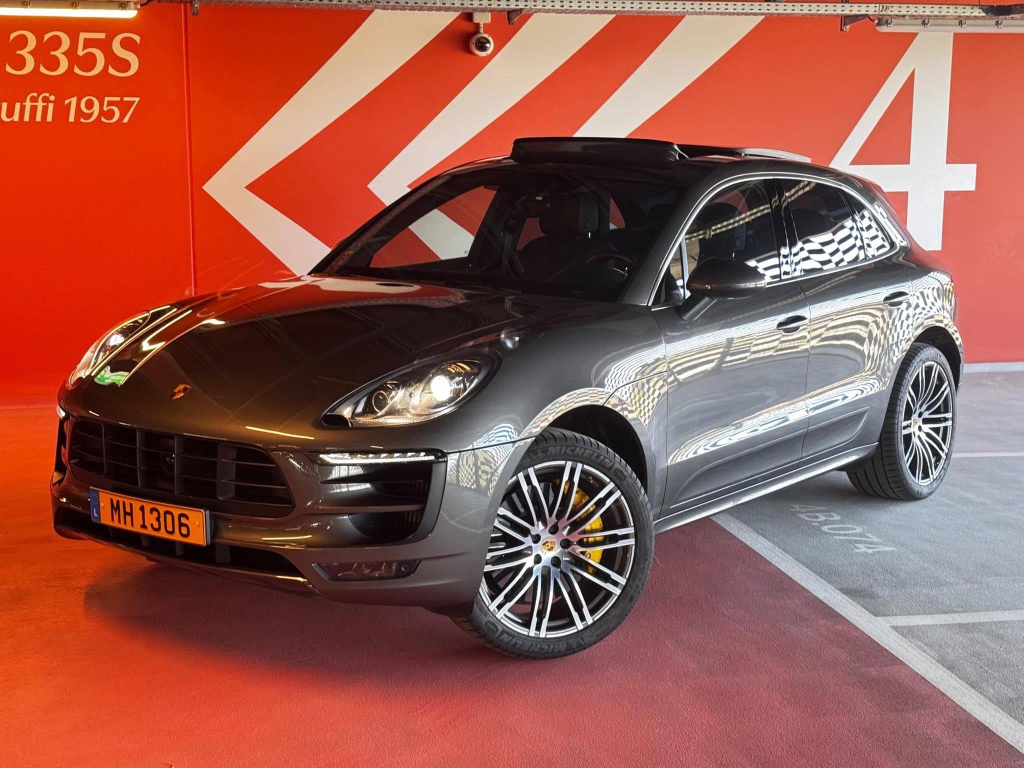 Porsche Macan Turbo (2014) - Photo 1