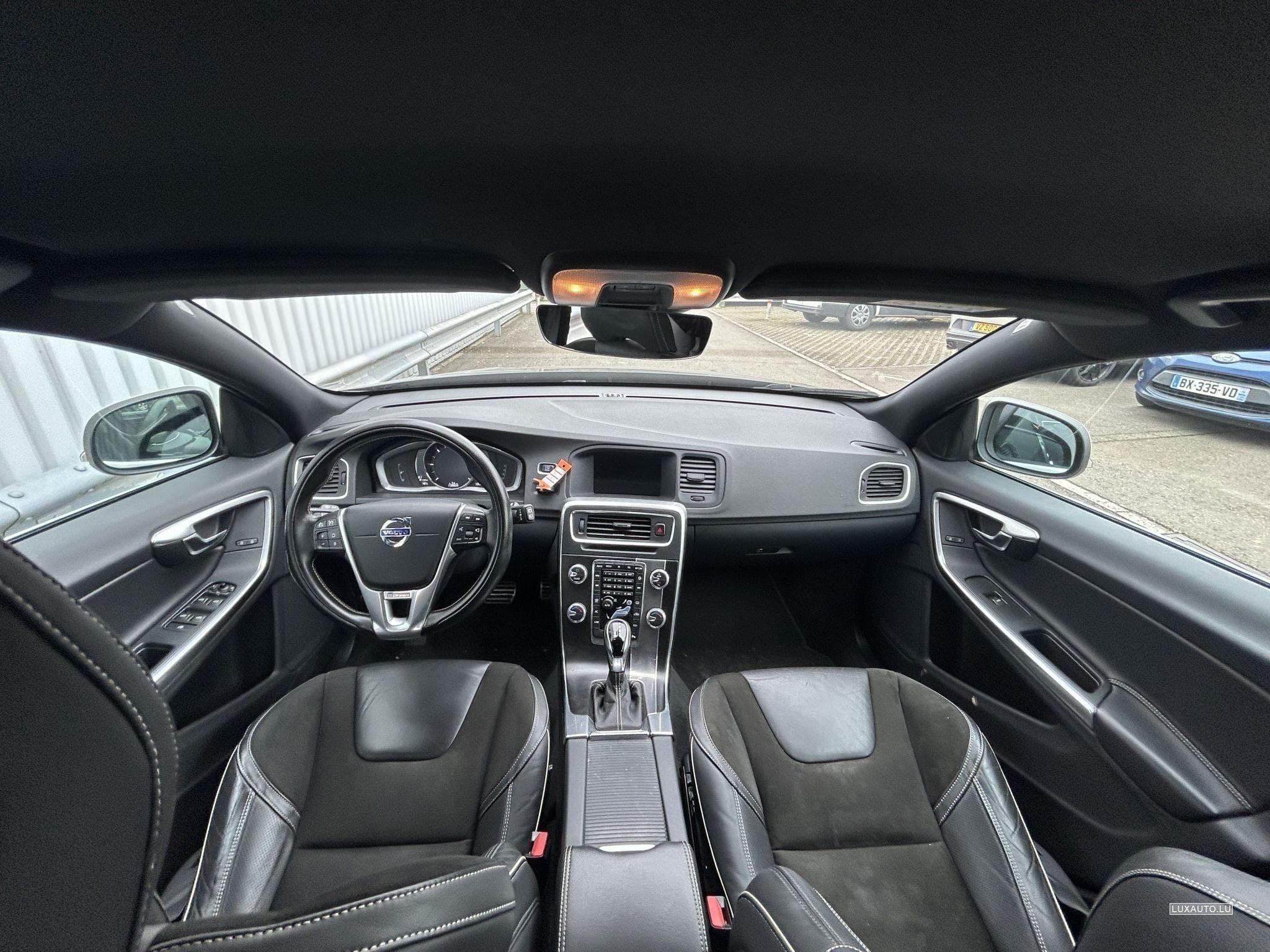 Volvo V60 Kombi Momentum R-Design (2019) - Photo 3