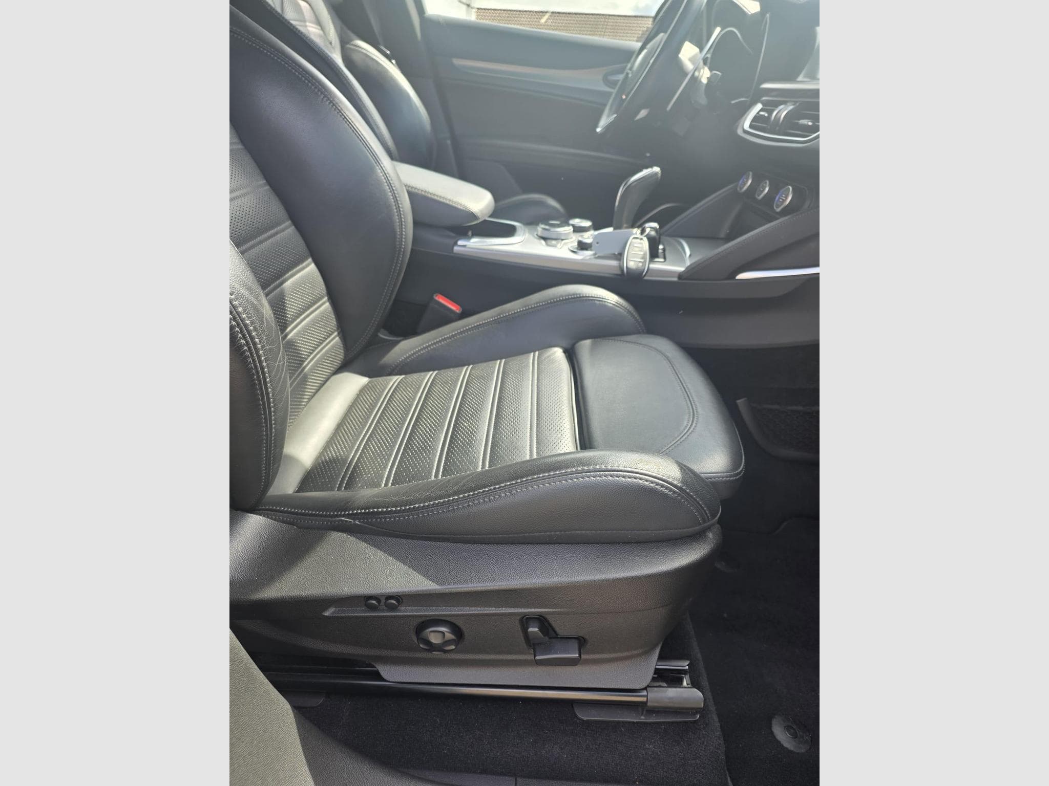 Alfa-Romeo Stelvio VELOCE 2.2 210 CV Q4 (2021) - Photo 11