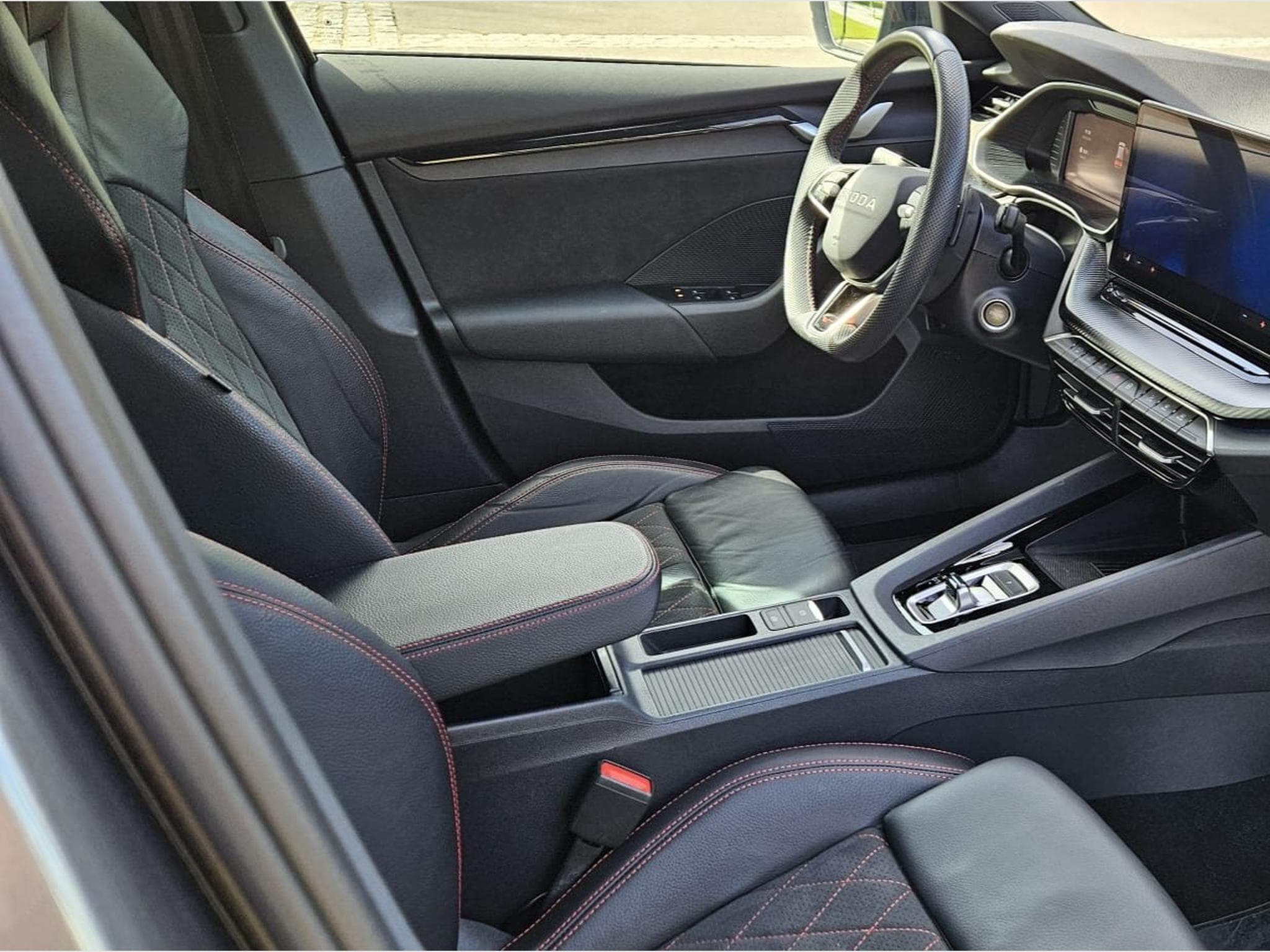 Skoda Octavia RS (2025) - Photo 2