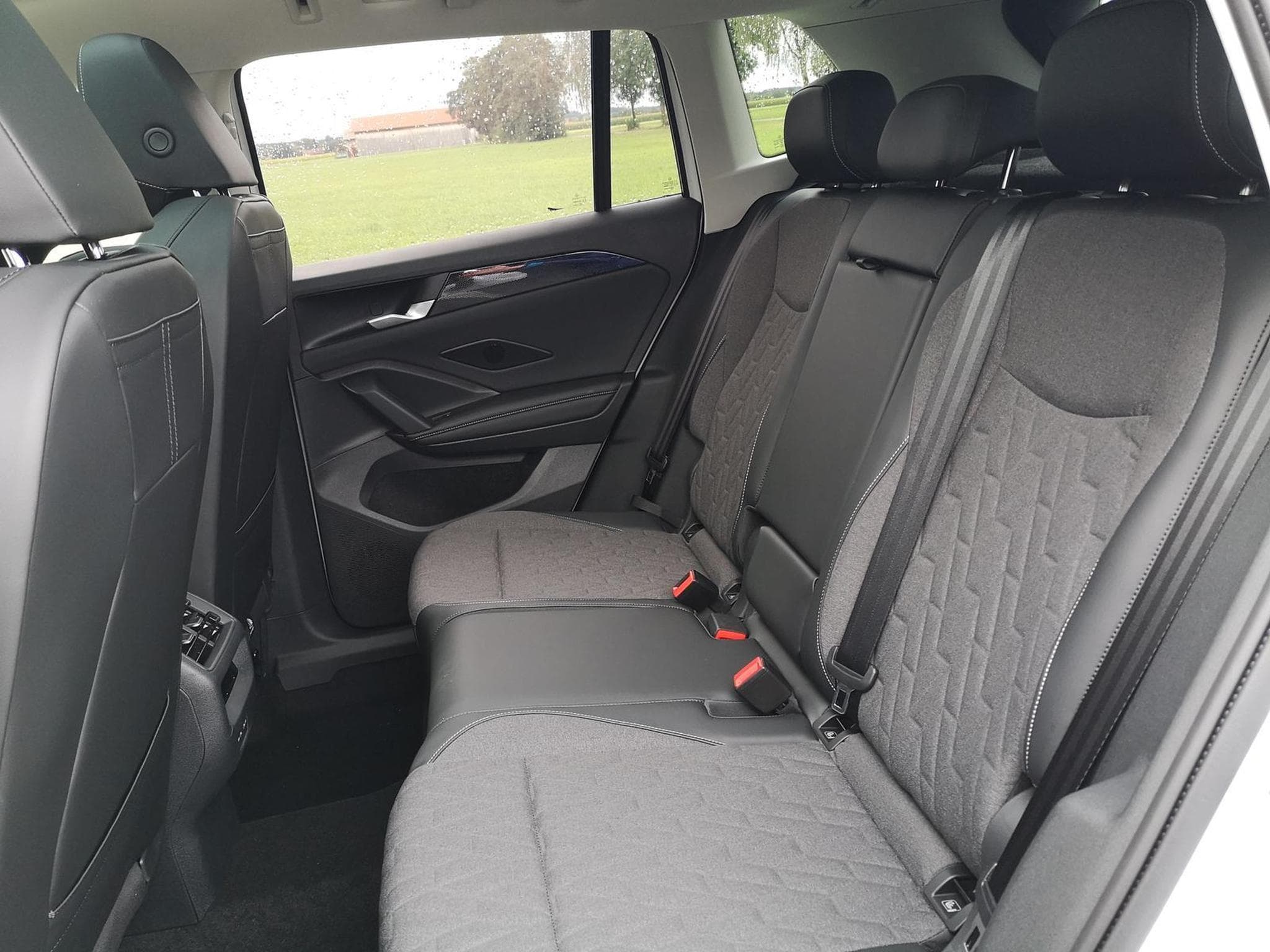 VW Tiguan 1.5 eTSI 110 kW Life (2025) - Photo 8