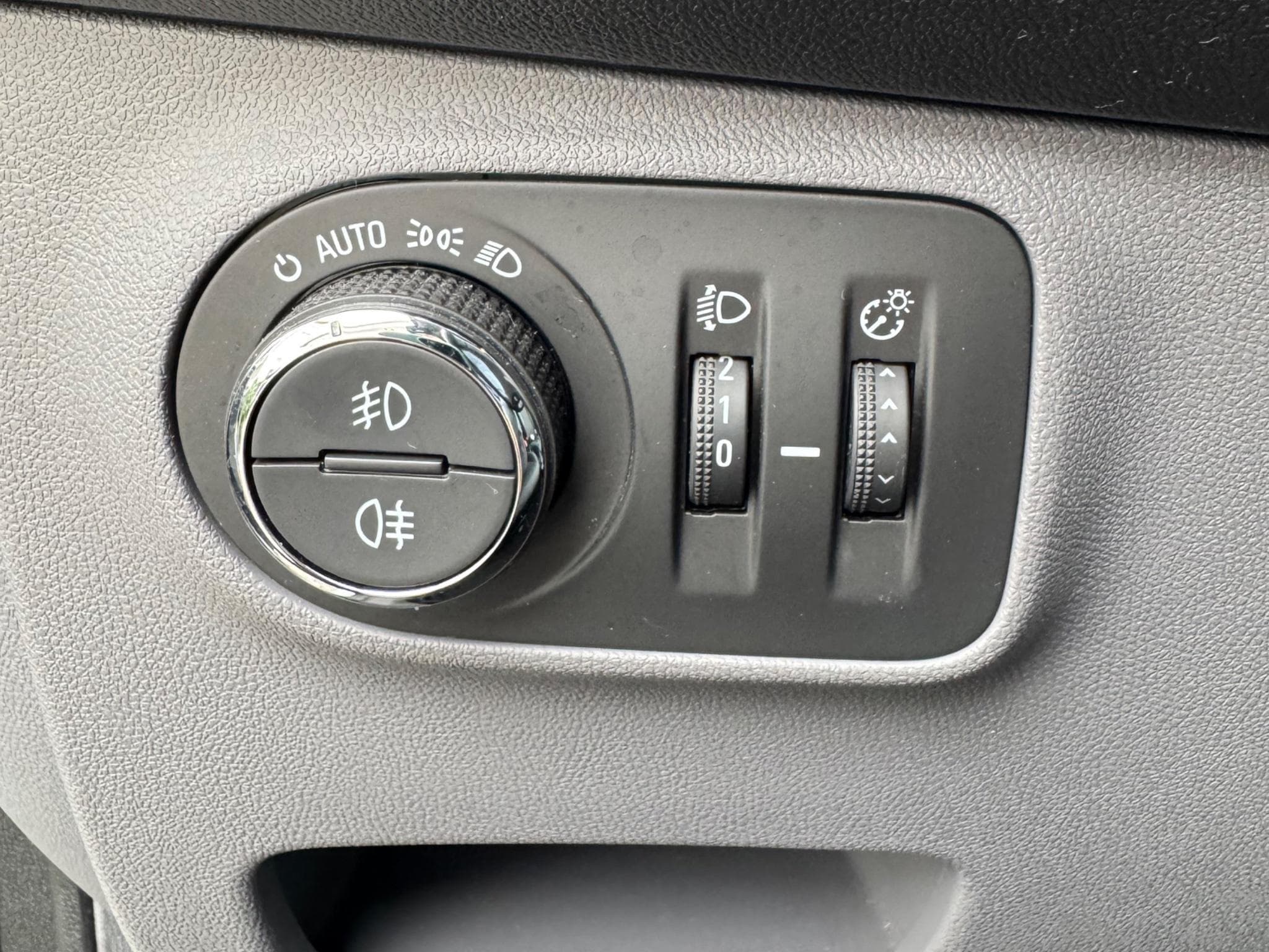 Opel Corsa 1.0 Turbo Start/Stop Innovation (2018) - Photo 9