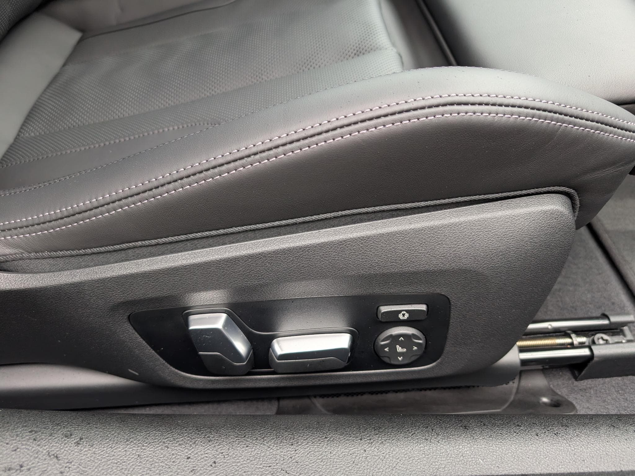 BMW M4 Competition XDrive (2023) - Photo 19