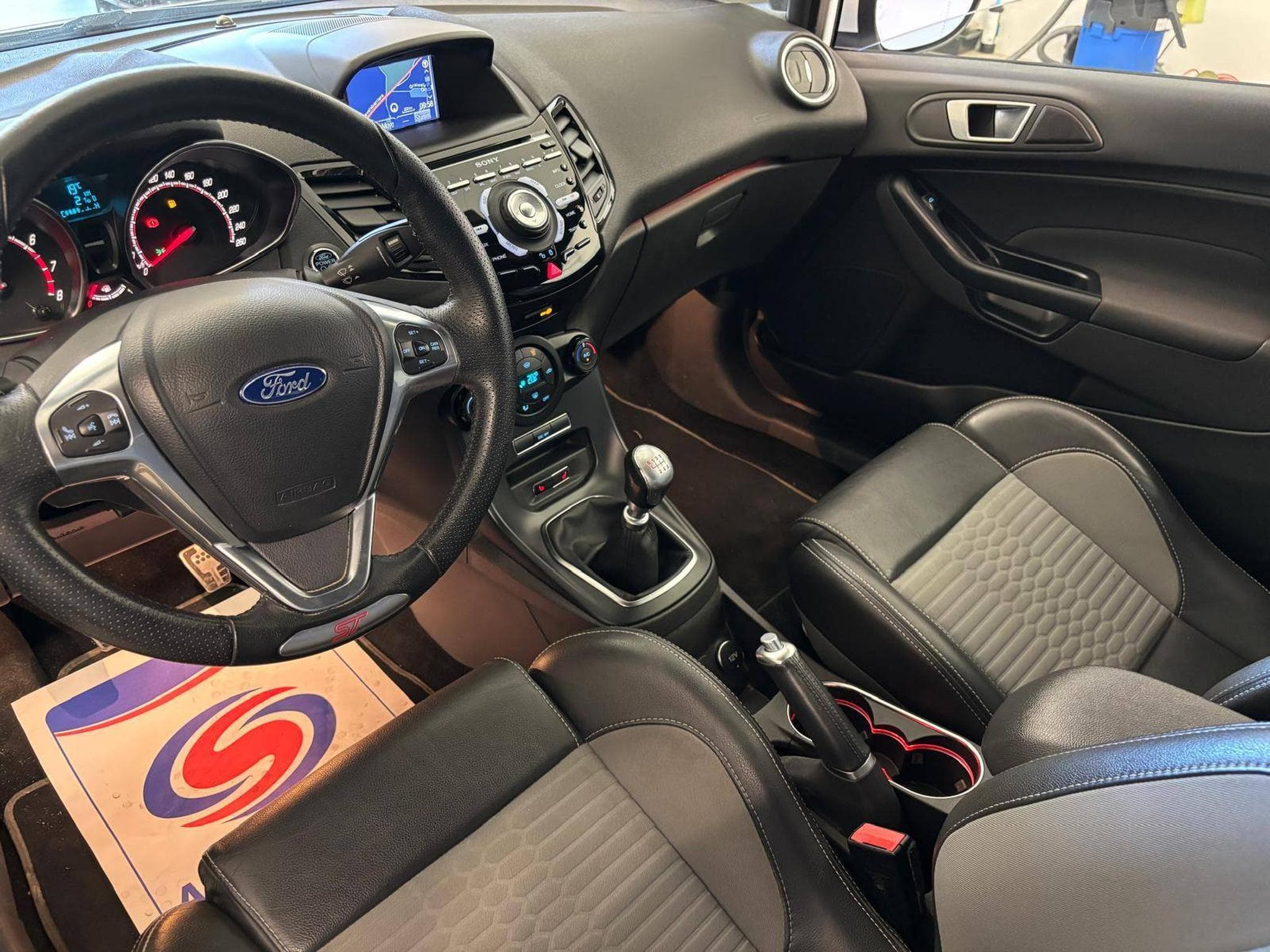 Ford Fiesta ST (2016) - Photo 8