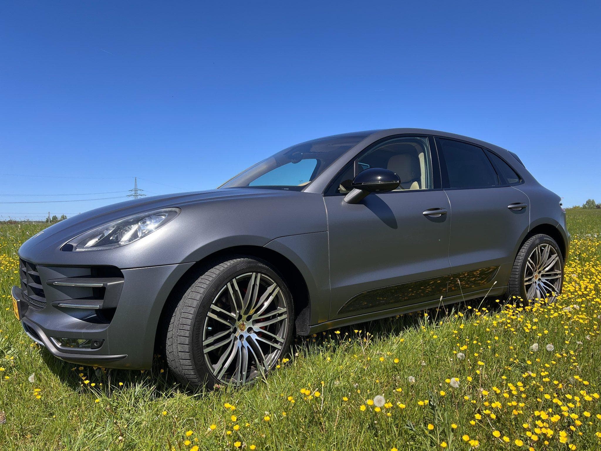 Porsche Macan TURBO (2015) - Photo 2