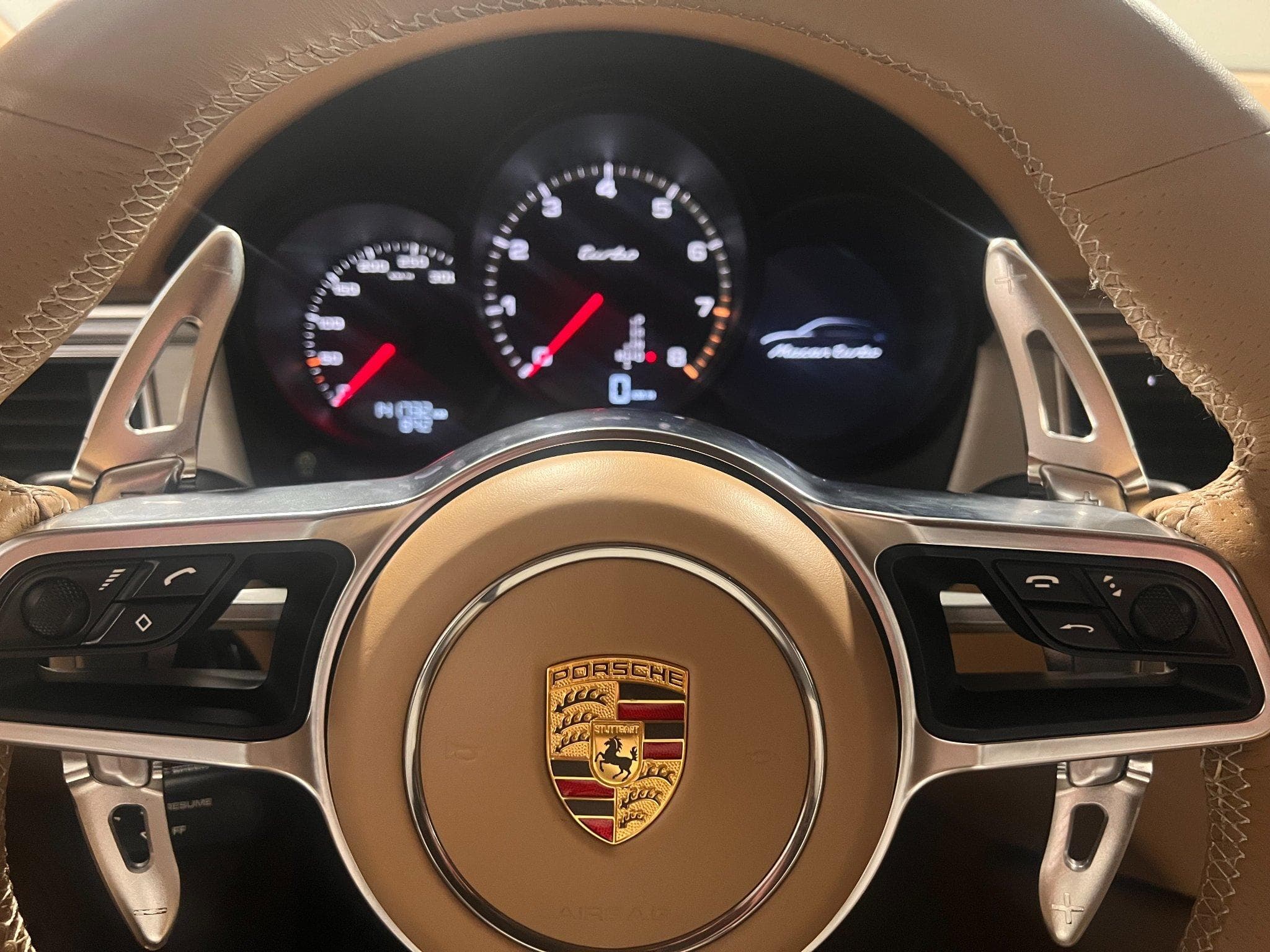 Porsche Macan TURBO (2015) - Photo 12