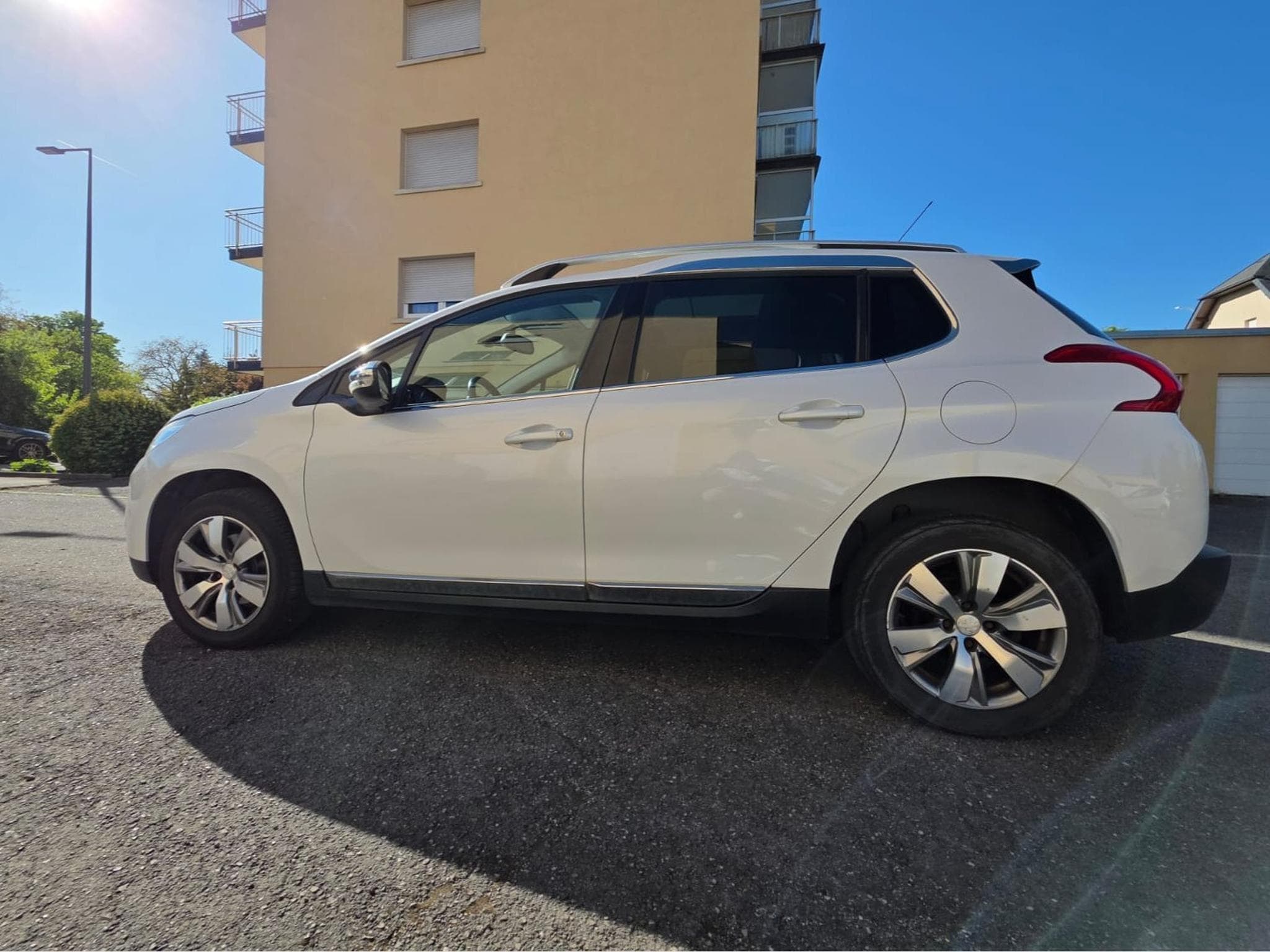 Peugeot 2008 Allure (2016) - Photo 9