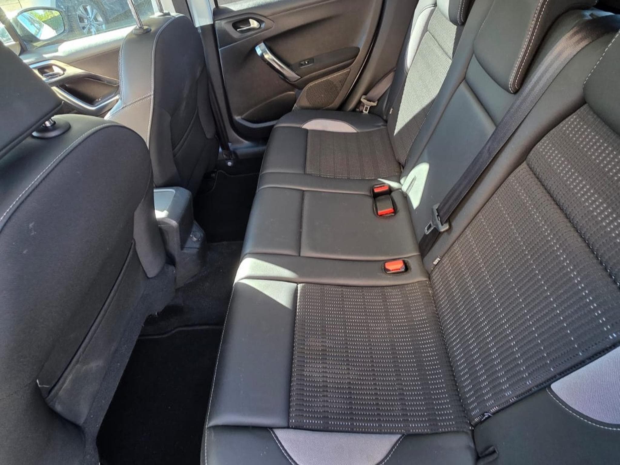 Peugeot 2008 Allure (2016) - Photo 13