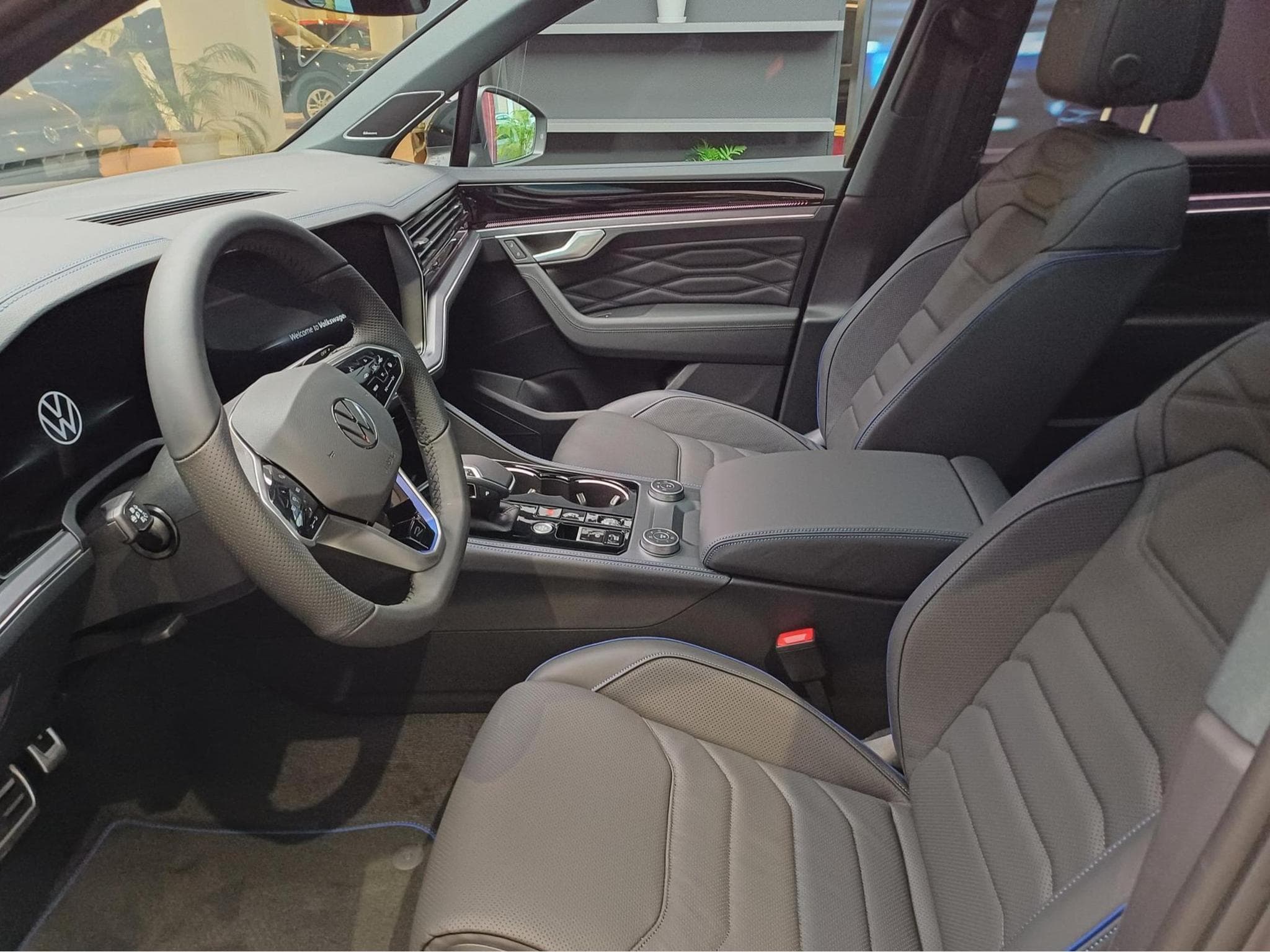 VW Touareg R 3.0 V6 E-HYBRIDE 4MOTION 462 CH (2024) - Photo 2