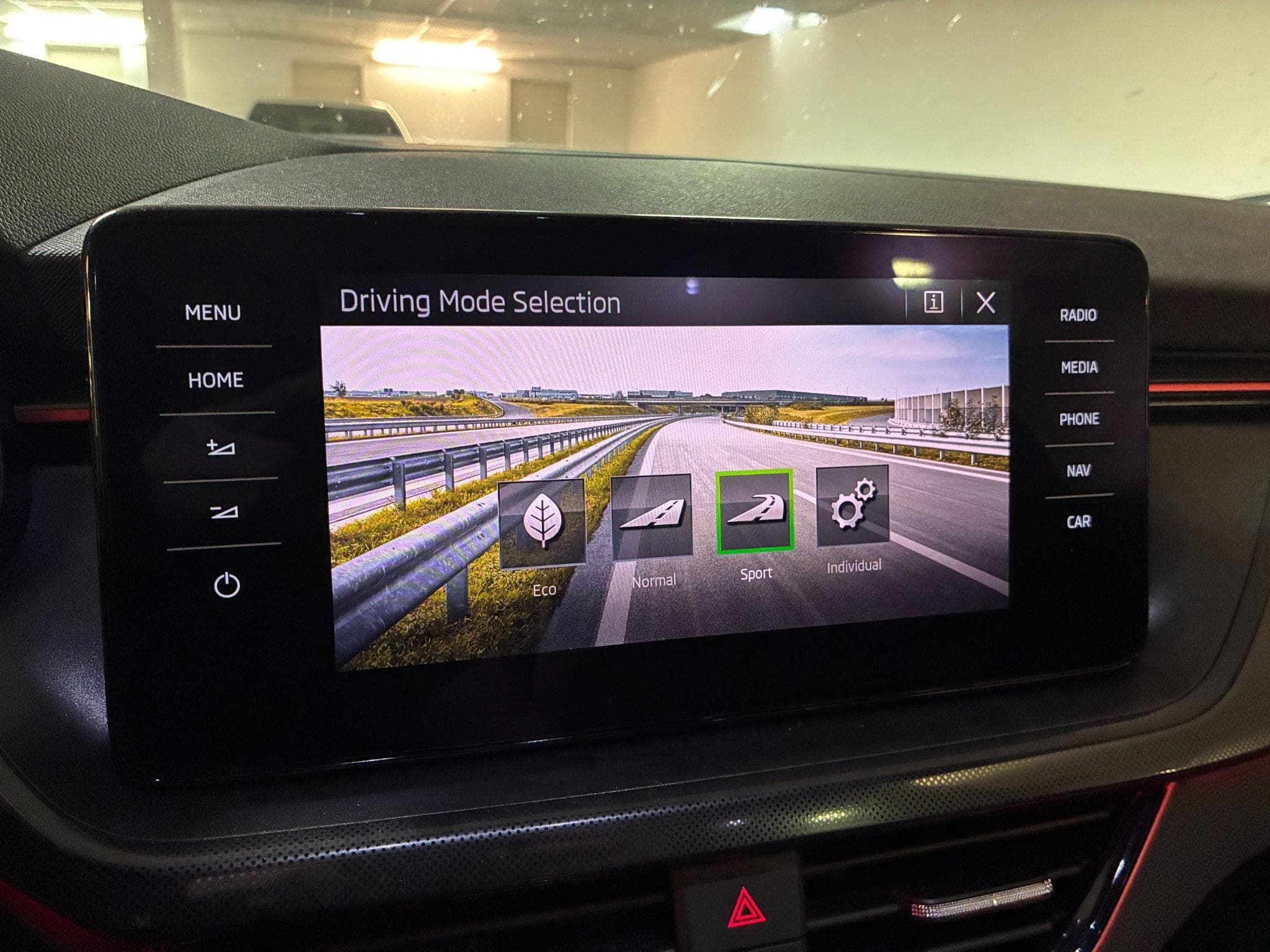 Skoda Scala MonteCarlo+1.5TSI+150hp+DSG+PSP+LED+Pano (2020) - Photo 9
