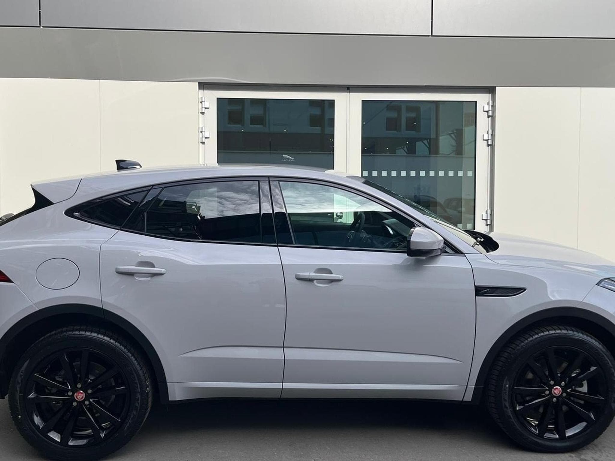 Jaguar E-Pace R-Dinamique (2023) - Photo 2