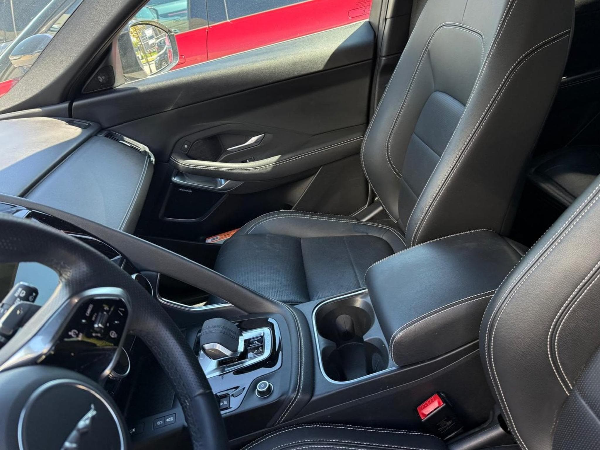 Jaguar E-Pace R-Dinamique (2023) - Photo 4