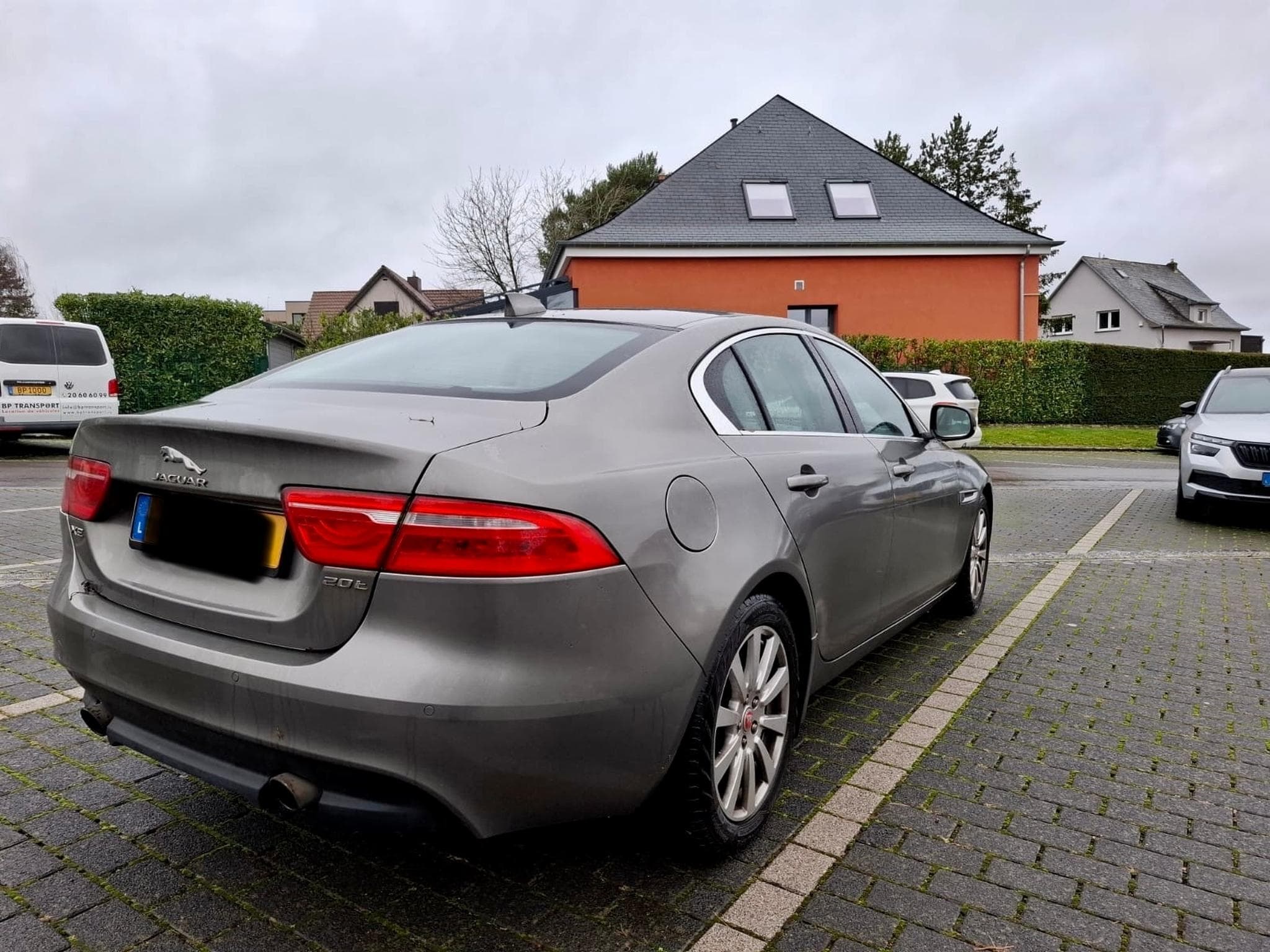 Jaguar XE Pure (2017) - Photo 4