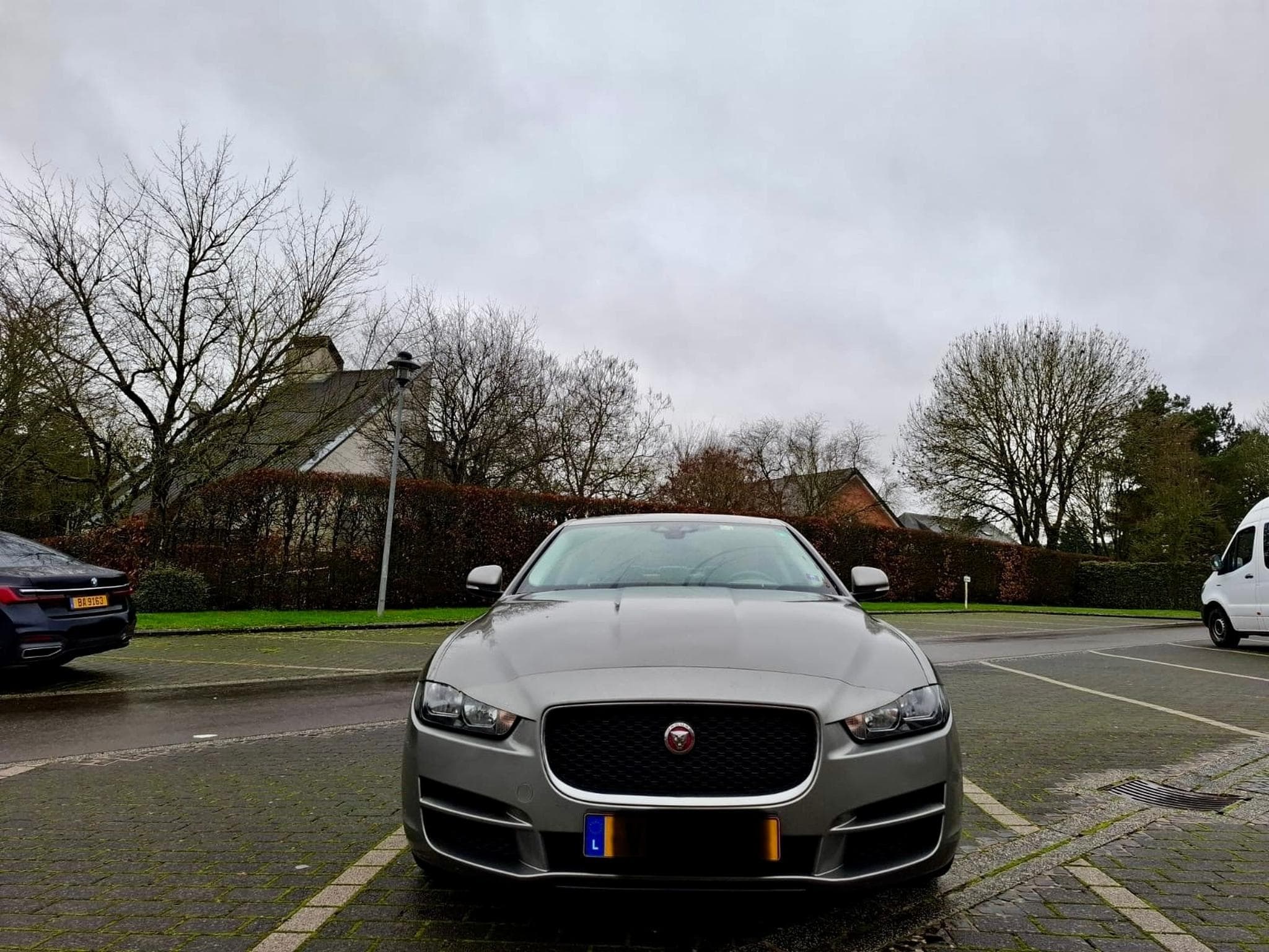 Jaguar XE Pure (2017) - Photo 1