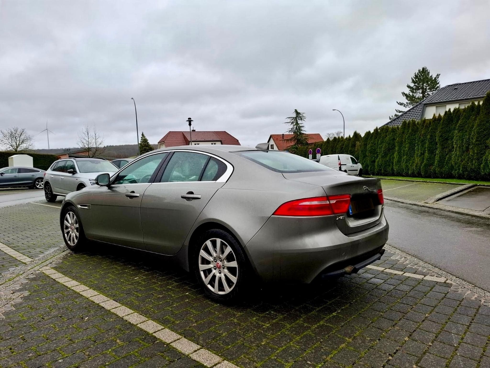 Jaguar XE Pure (2017) - Photo 5