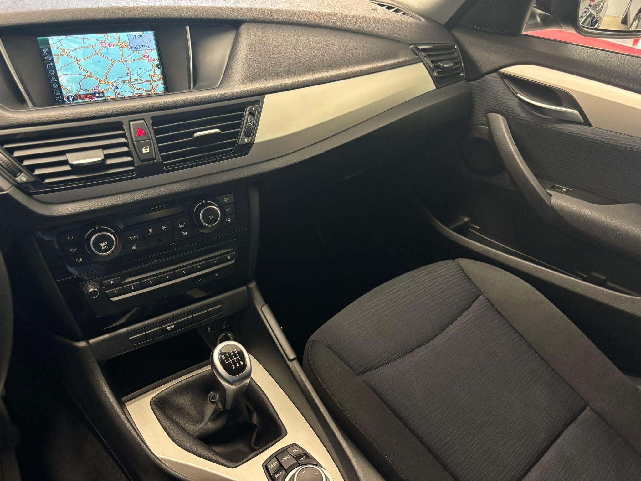 BMW X1 18i sDrive (2014) - Photo 9