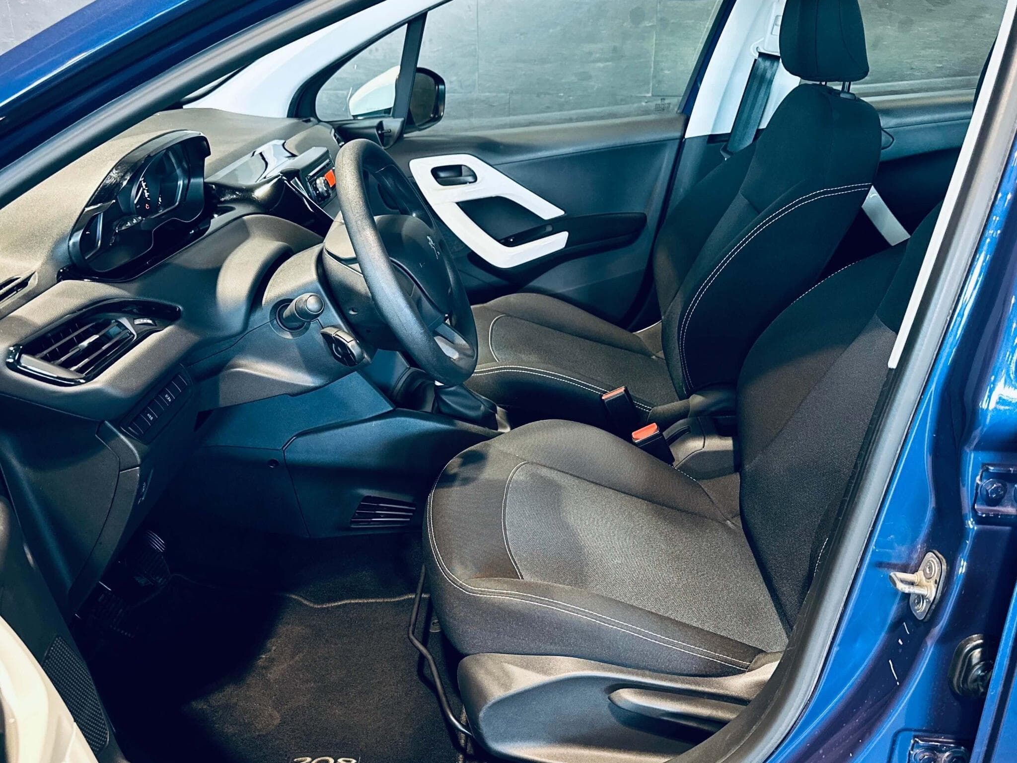 Peugeot 208 208 LIKE (2017) - Photo 6