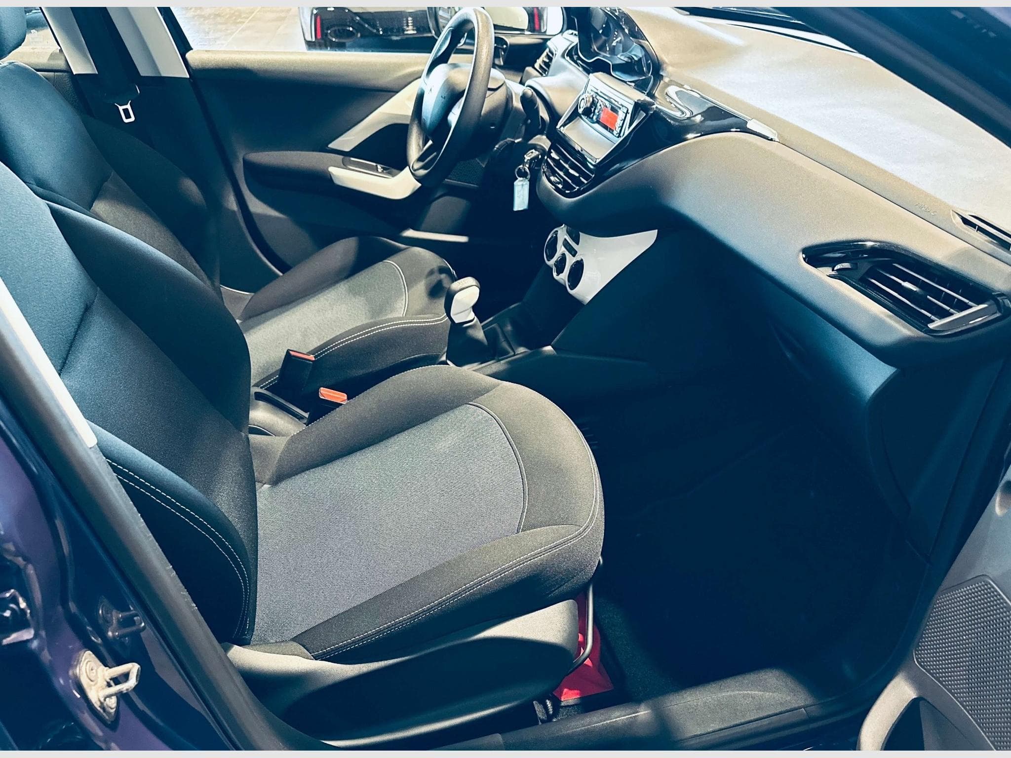 Peugeot 208 208 LIKE (2017) - Photo 11