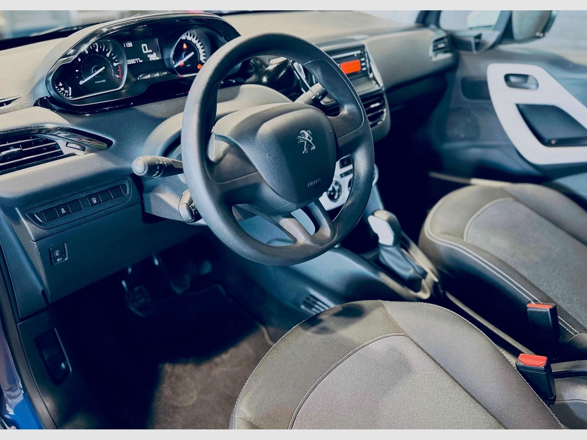 Peugeot 208 208 LIKE (2017) - Photo 8